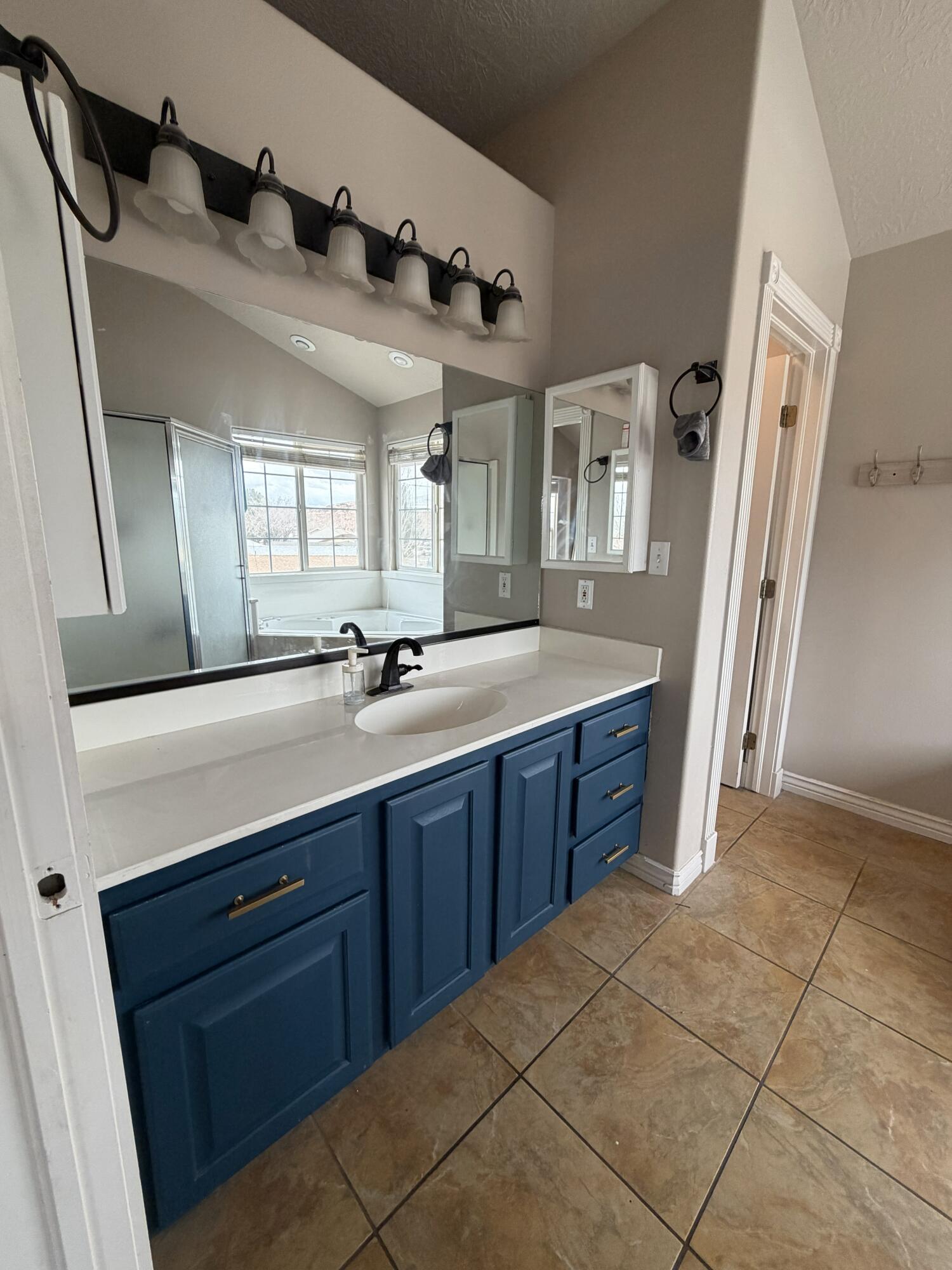 BLOOMINGTON HILLS - Residential