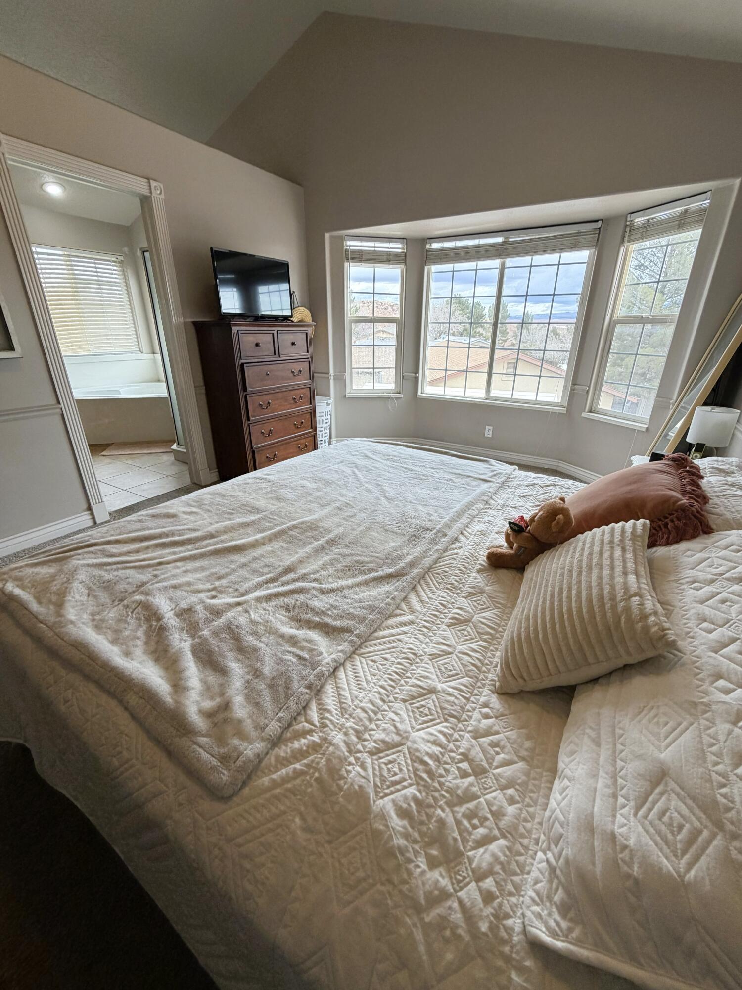 BLOOMINGTON HILLS - Residential