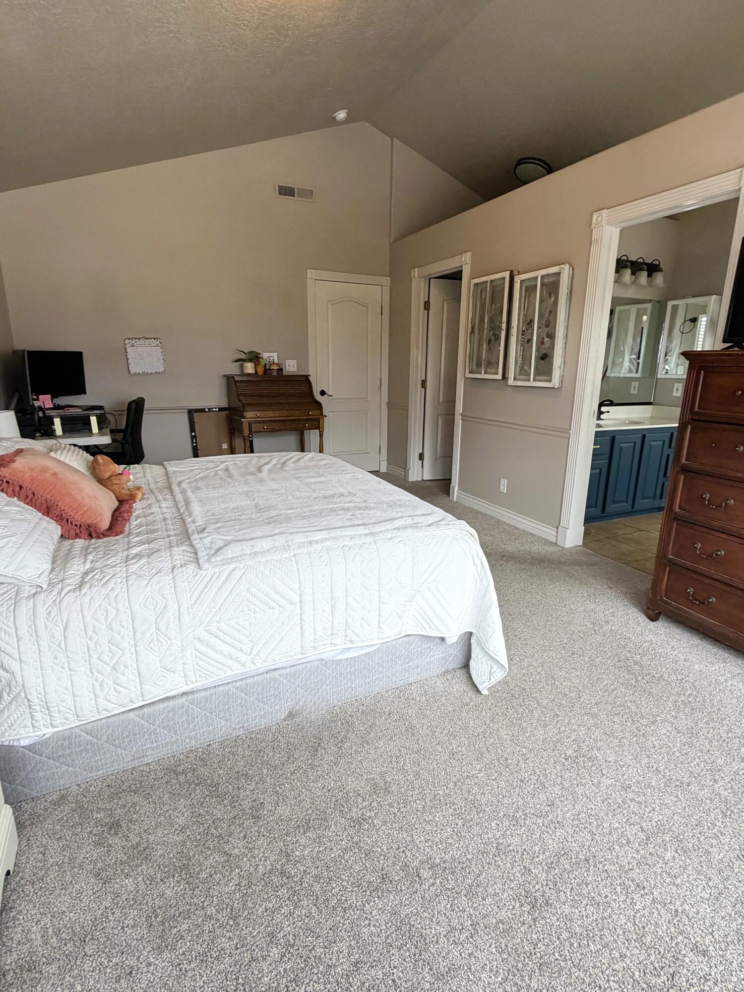 BLOOMINGTON HILLS - Residential