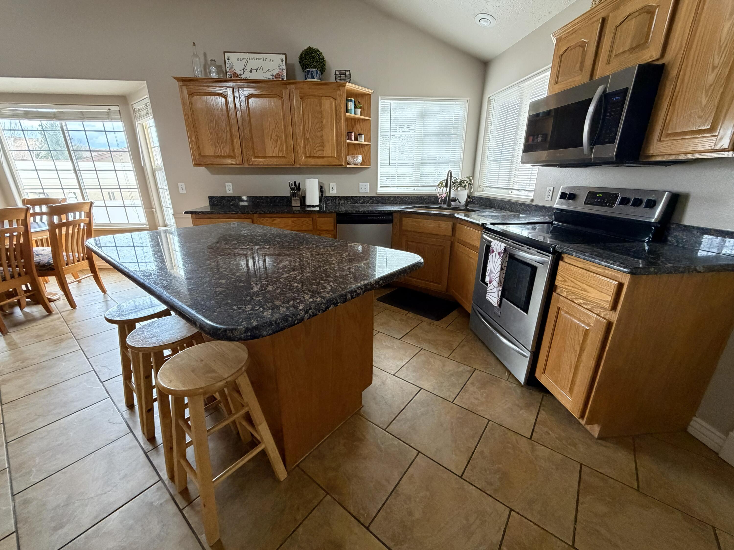 BLOOMINGTON HILLS - Residential