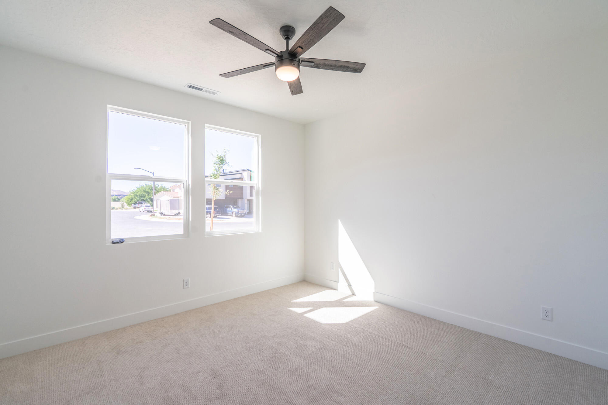 EVES GARDEN - Residential