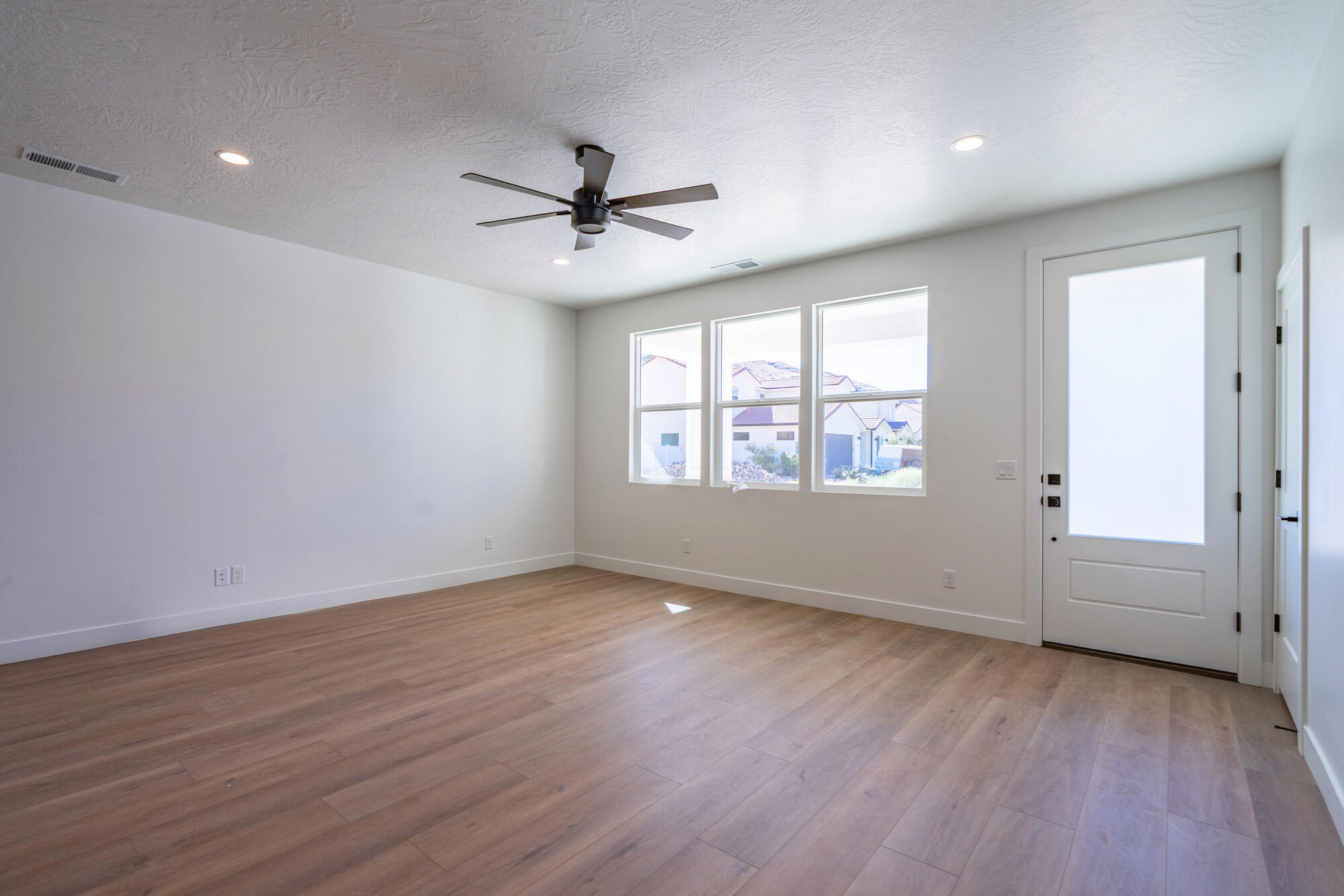 EVES GARDEN - Residential