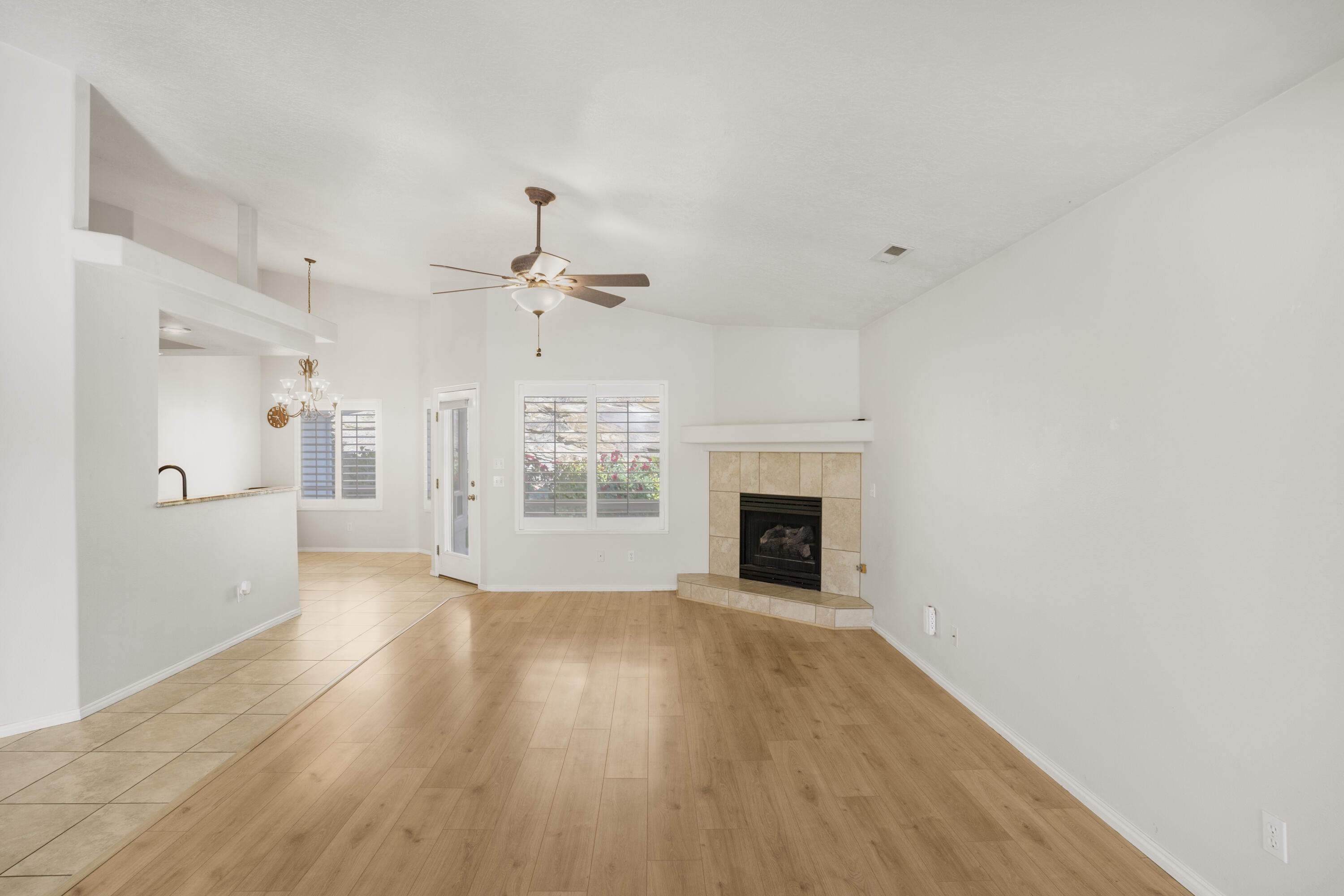 PAR 5 AT BLOOMINGTON HILLS TOWNHOMES - Residential