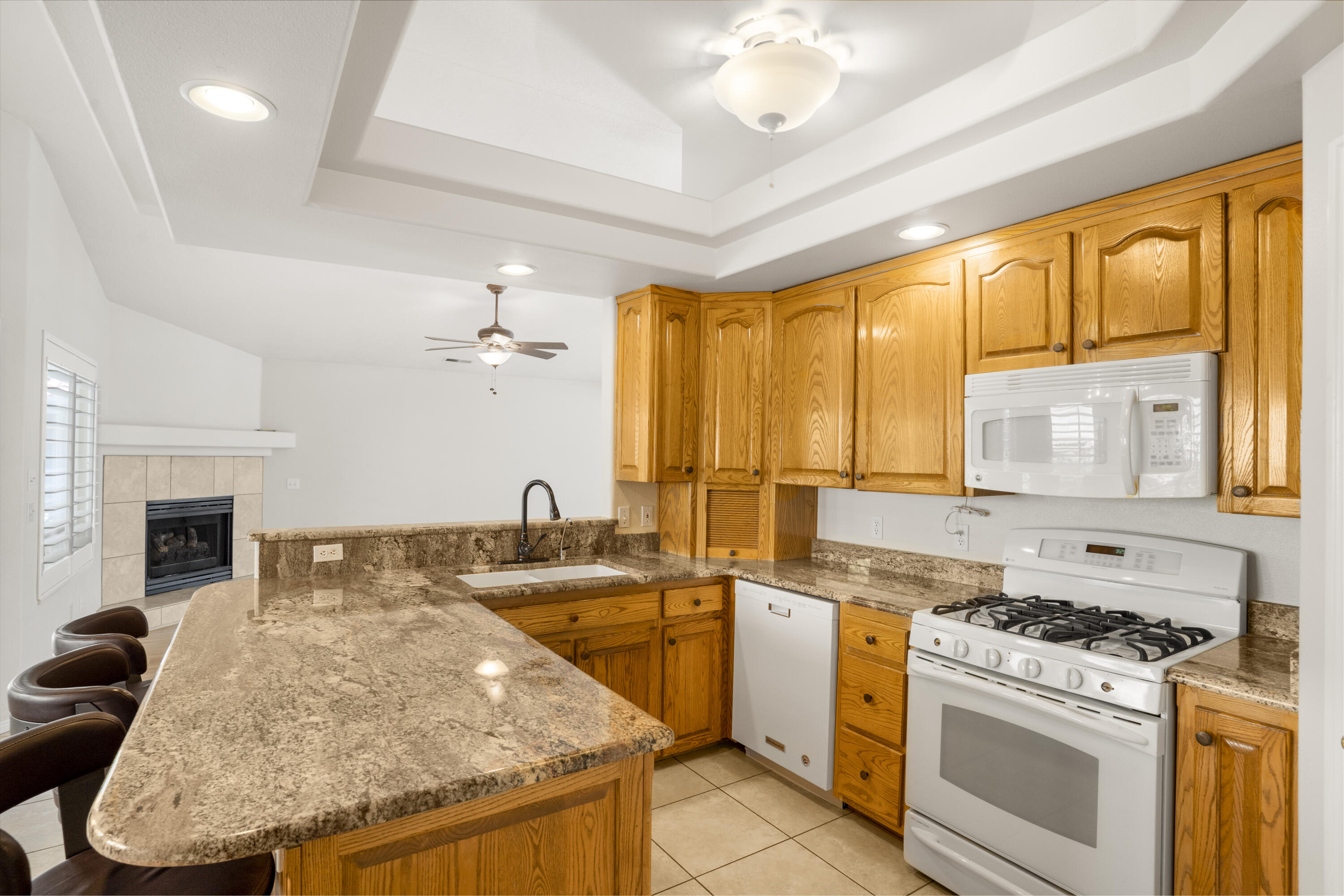PAR 5 AT BLOOMINGTON HILLS TOWNHOMES - Residential