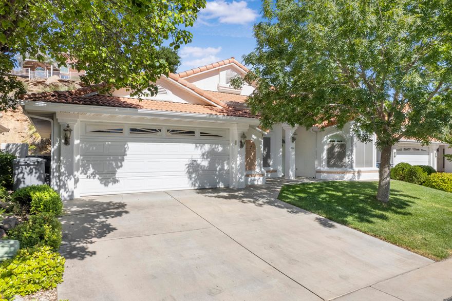 Tucked in the quiet Bloomington community, this 3 bed, 2 bath home offers comfort and low-maintenance living with recently updated HVAC, new water heater, and new living room flooring. Enjoy a walk-in bathtub, leaf gutter filters, and a secluded patio with golf course water views. Minutes to shopping, dining, trails, the Virgin River, Little Valley, and quick access to River Road.