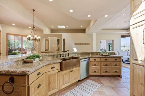 Tiny photo for 2410 W Entrada Trail Unit #4, Saint George, UT 84770 (MLS # 26-271554)