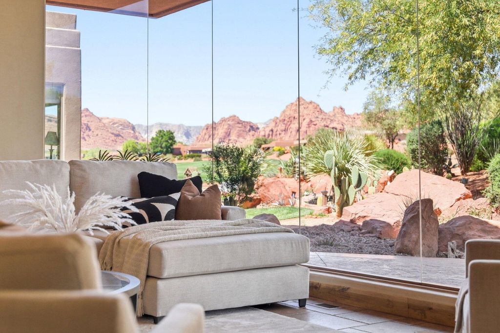 Photo of 2410 W Entrada Trail Unit #4, Saint George, UT 84770 (MLS # 26-271554)