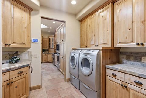 Tiny photo for 2410 W Entrada Trail Unit #4, Saint George, UT 84770 (MLS # 26-271554)