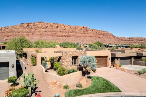 Tiny photo for 2410 W Entrada Trail Unit #4, Saint George, UT 84770 (MLS # 26-271554)