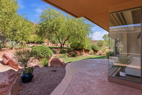 Tiny photo for 2410 W Entrada Trail Unit #4, Saint George, UT 84770 (MLS # 26-271554)