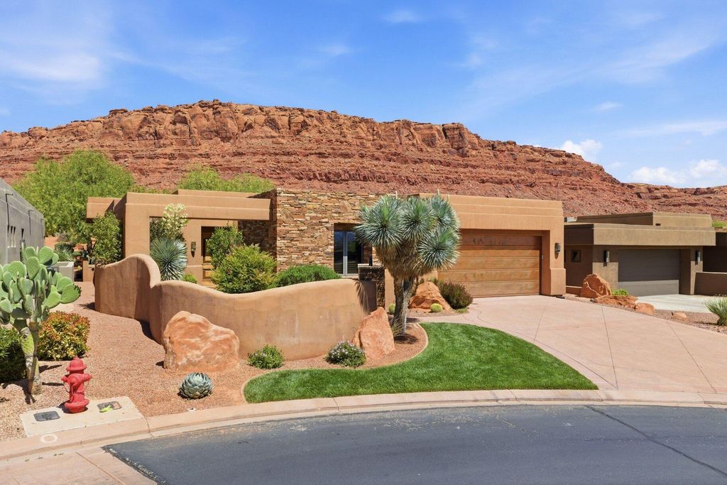 Photo of 2410 W Entrada Trail Unit #4, Saint George, UT 84770 (MLS # 26-271554)