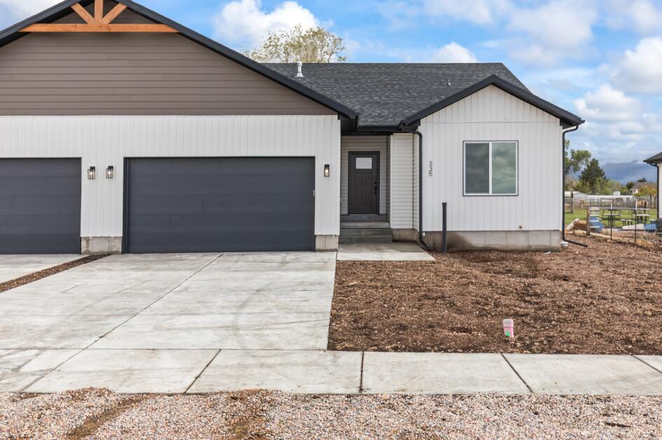 Photo of 335 W 400 N, Fillmore, UT 84631 (MLS # 26-275257)