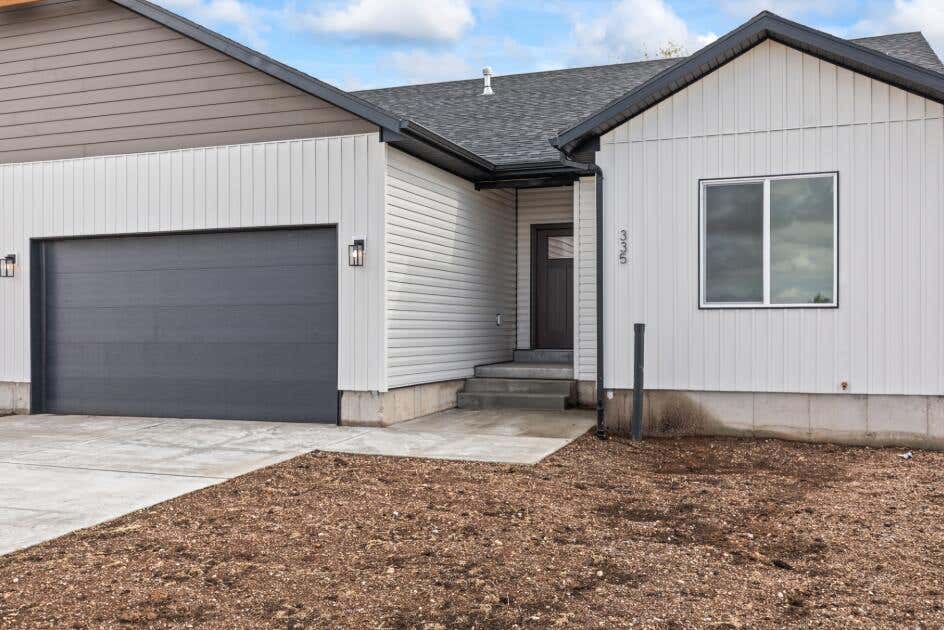 Photo of 335 W 400 N, Fillmore, UT 84631 (MLS # 26-275257)