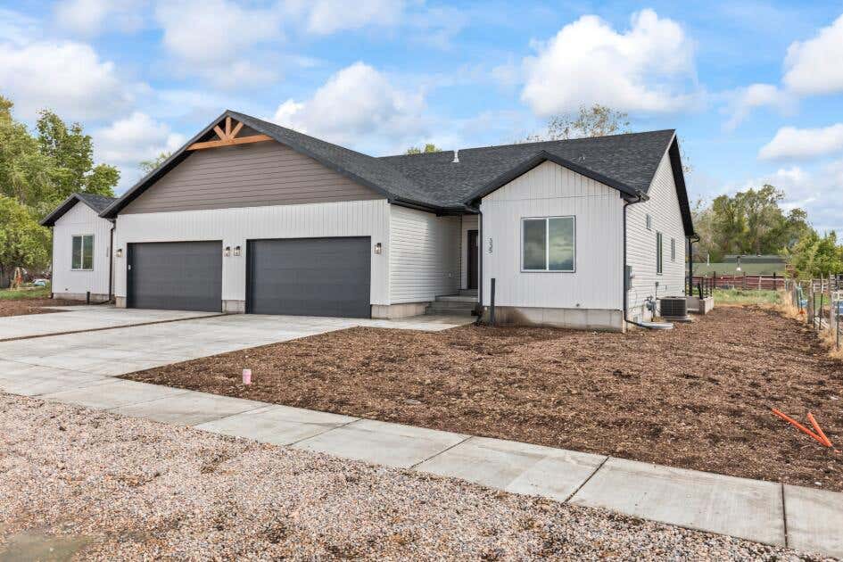 Photo of 335 W 400 N, Fillmore, UT 84631 (MLS # 26-275257)