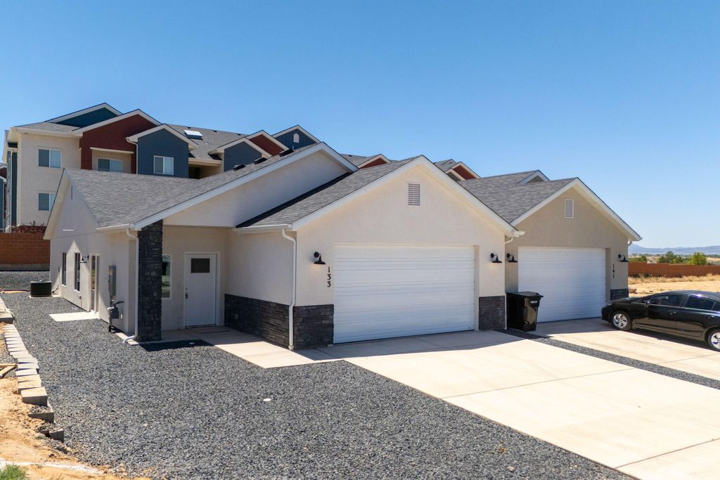 Photo of 127 W 2725 ST N, Cedar City, UT 84721 (MLS # 26-273129)