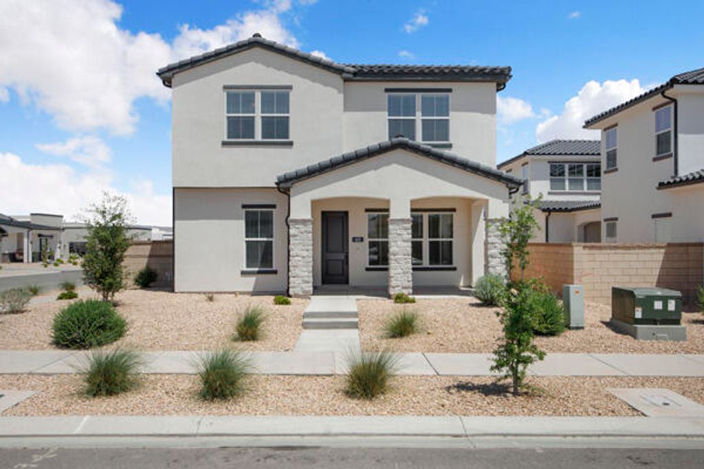 Photo of 672 W CANYON PINE DR, Saint George, UT 84790 (MLS # 26-272446)