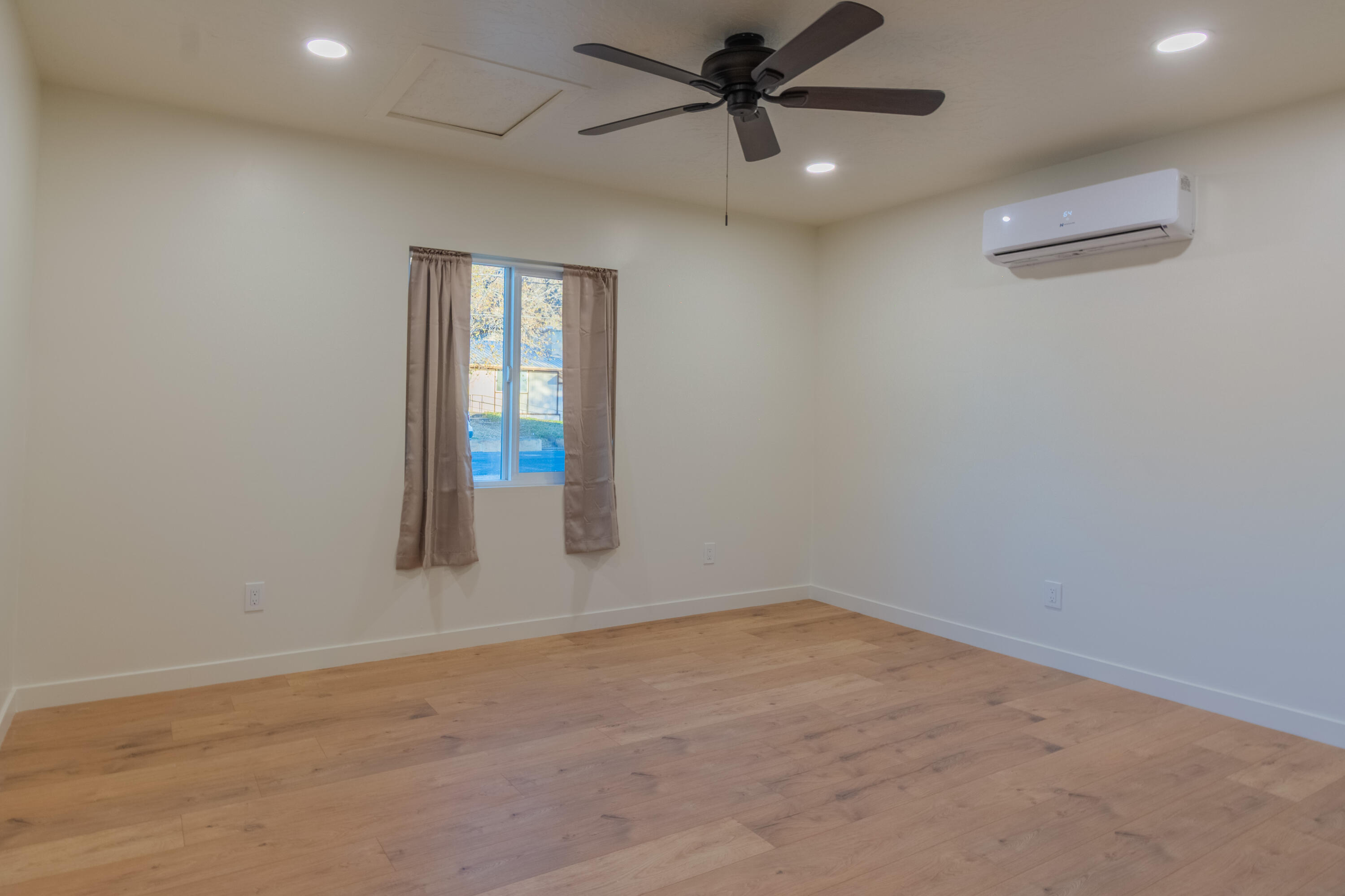 LAVERKIN TOWNSITE AND FIELD - Residential