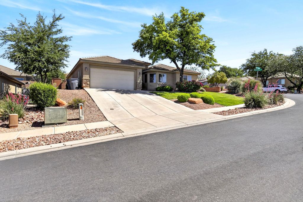 Photo of 2140 W 1610 N, Saint George, UT 84770 (MLS # 26-272472)