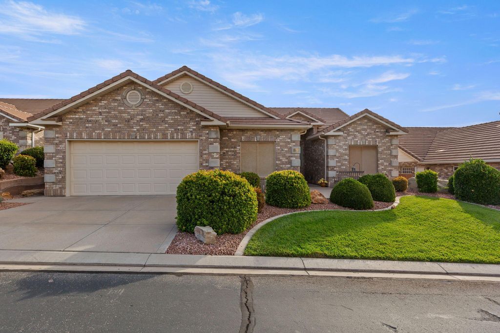 Photo of 145 N Mall Dr #59, Saint George, UT 84790 (MLS # 25-266256)