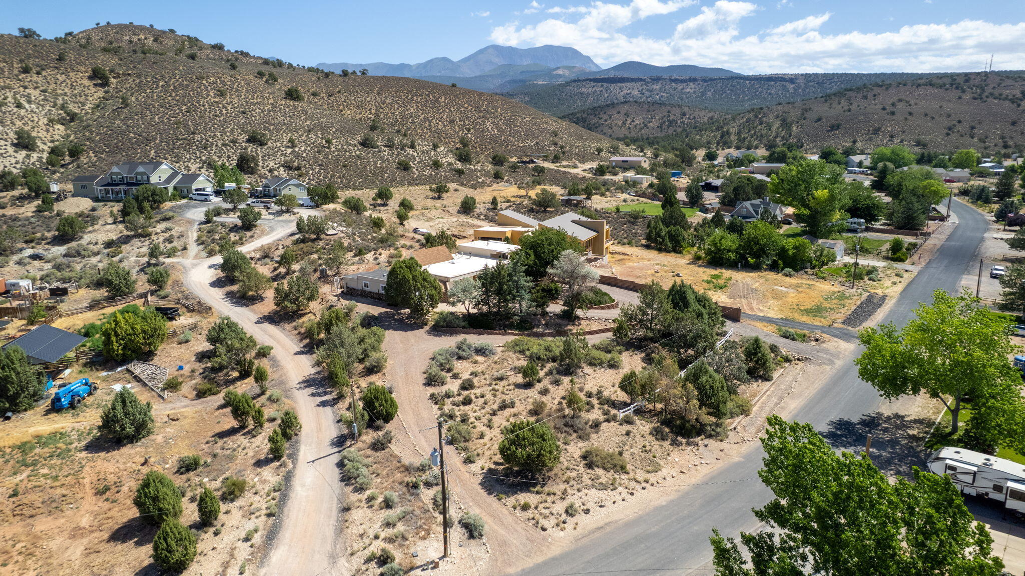 DIAMOND VALLEY ACRES - Residential