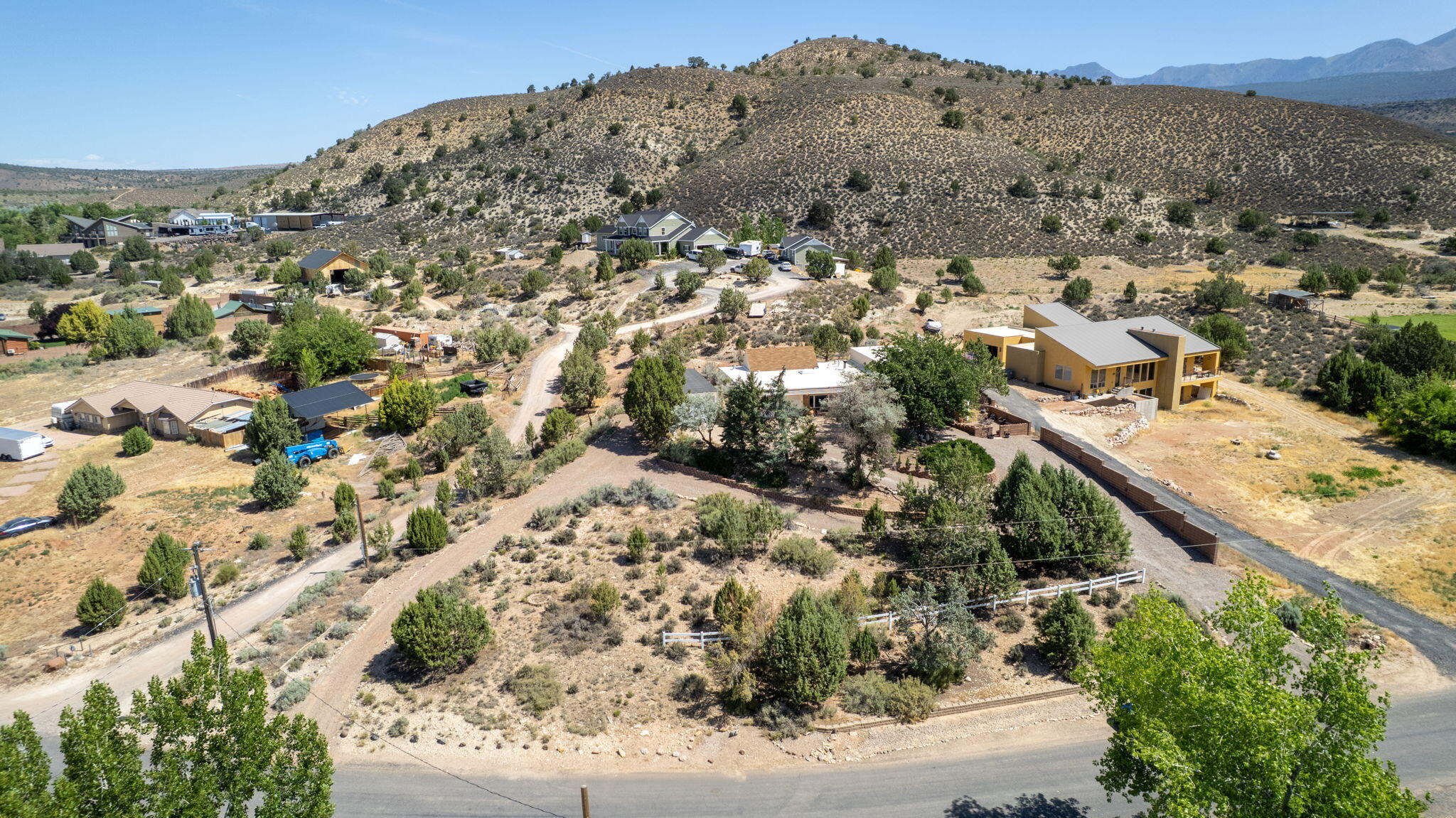DIAMOND VALLEY ACRES - Residential
