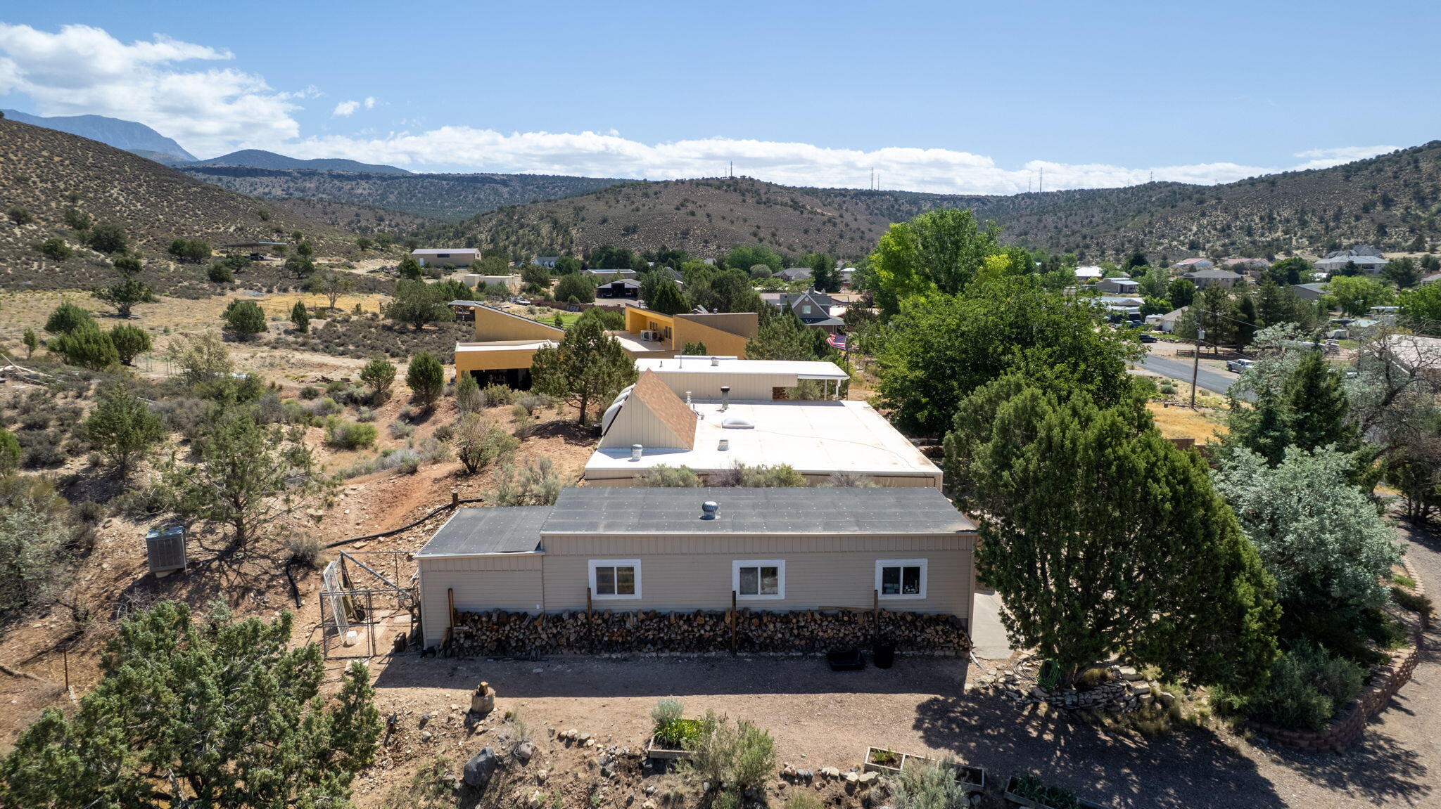 DIAMOND VALLEY ACRES - Residential