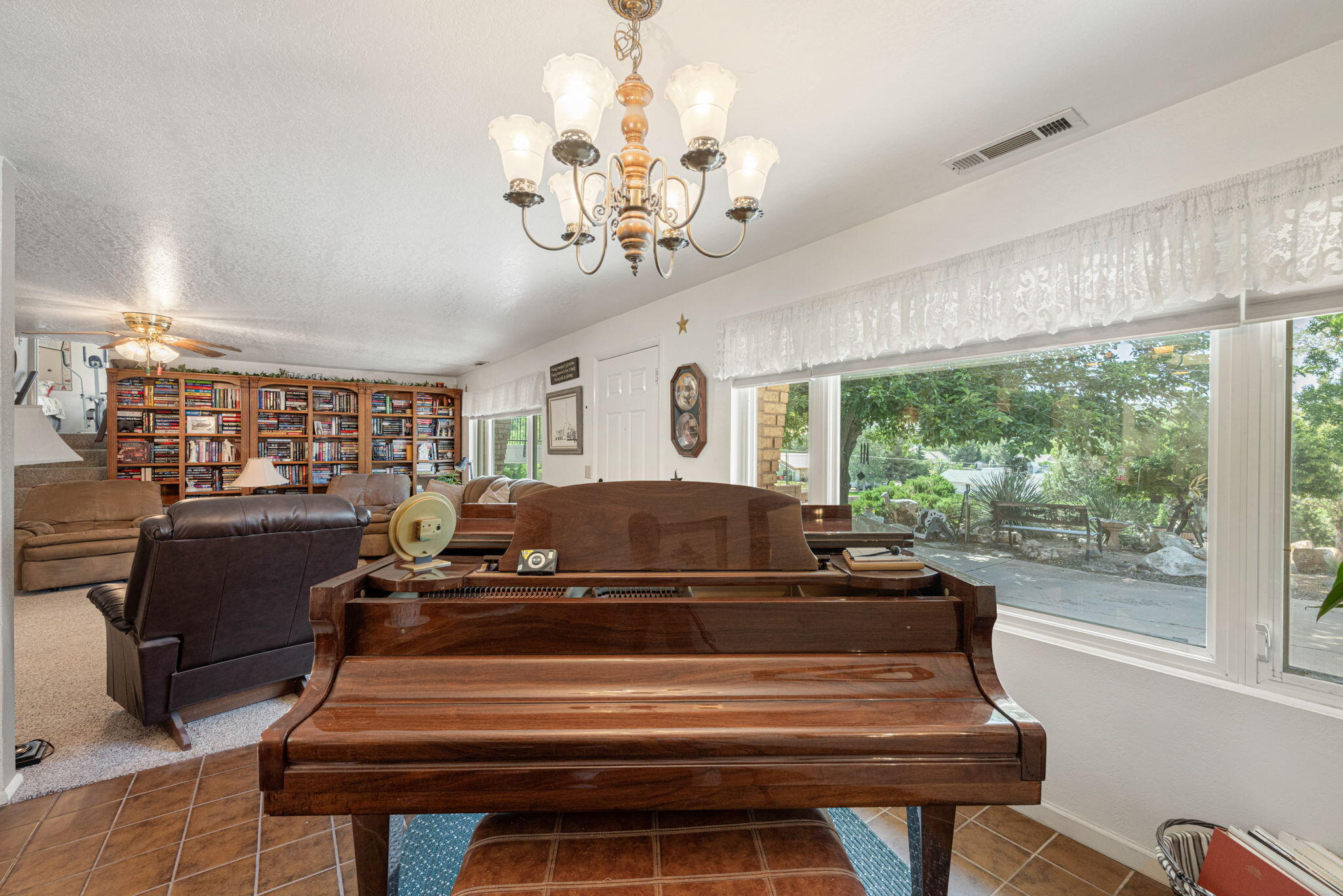 DIAMOND VALLEY ACRES - Residential