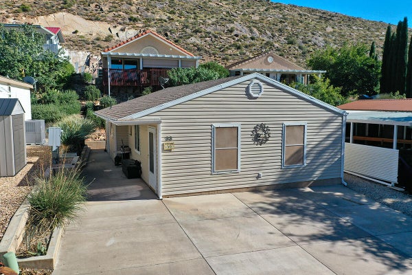 33 REDBLUFF DR, HURRICANE, UT 84737 - Image 2c8fc2ac6fa04aef59dd5c643c631a27/1654000187