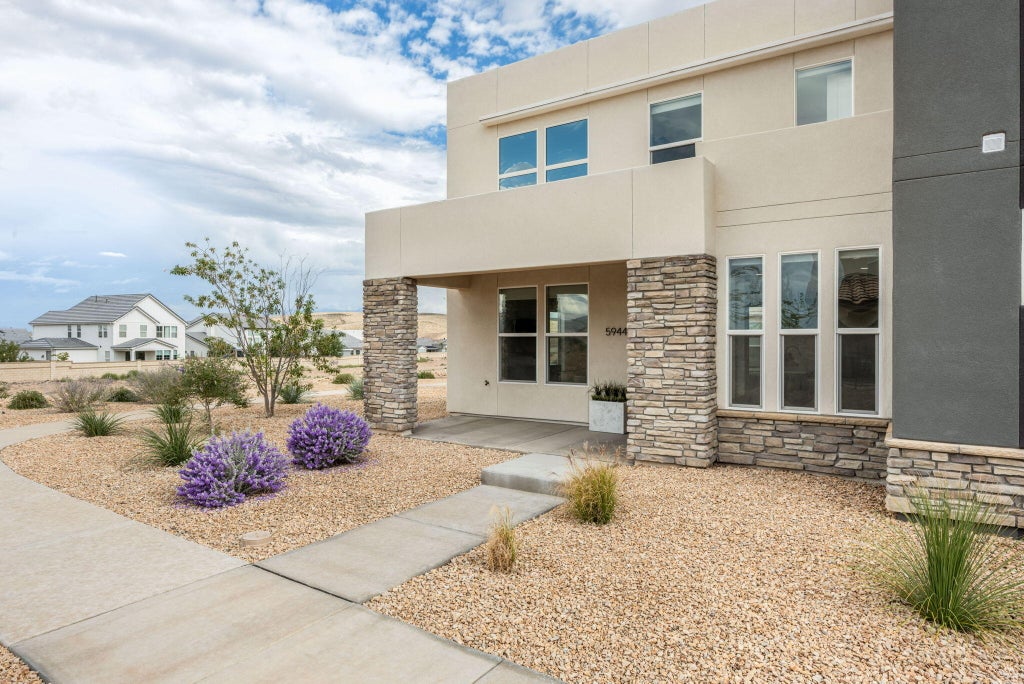 Photo of 5944 S Cinder Hollow Cove, Saint George, UT 84790 (MLS # 26-277304)