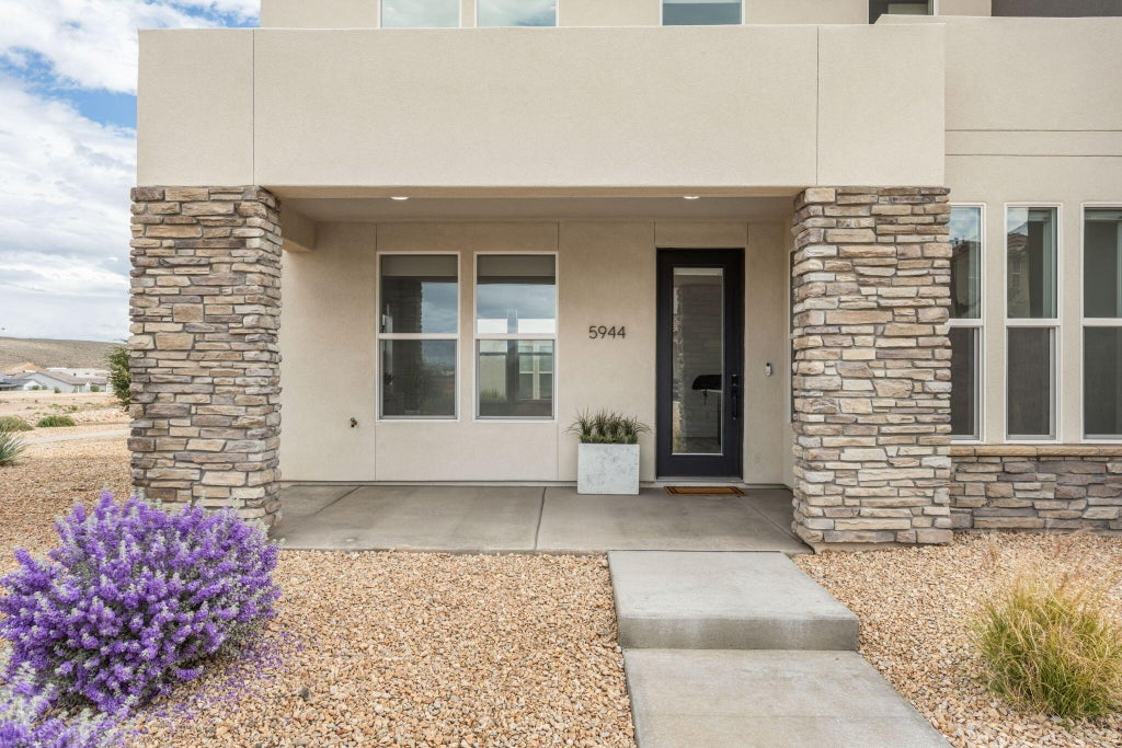 Photo of 5944 S Cinder Hollow Cove, Saint George, UT 84790 (MLS # 26-277304)