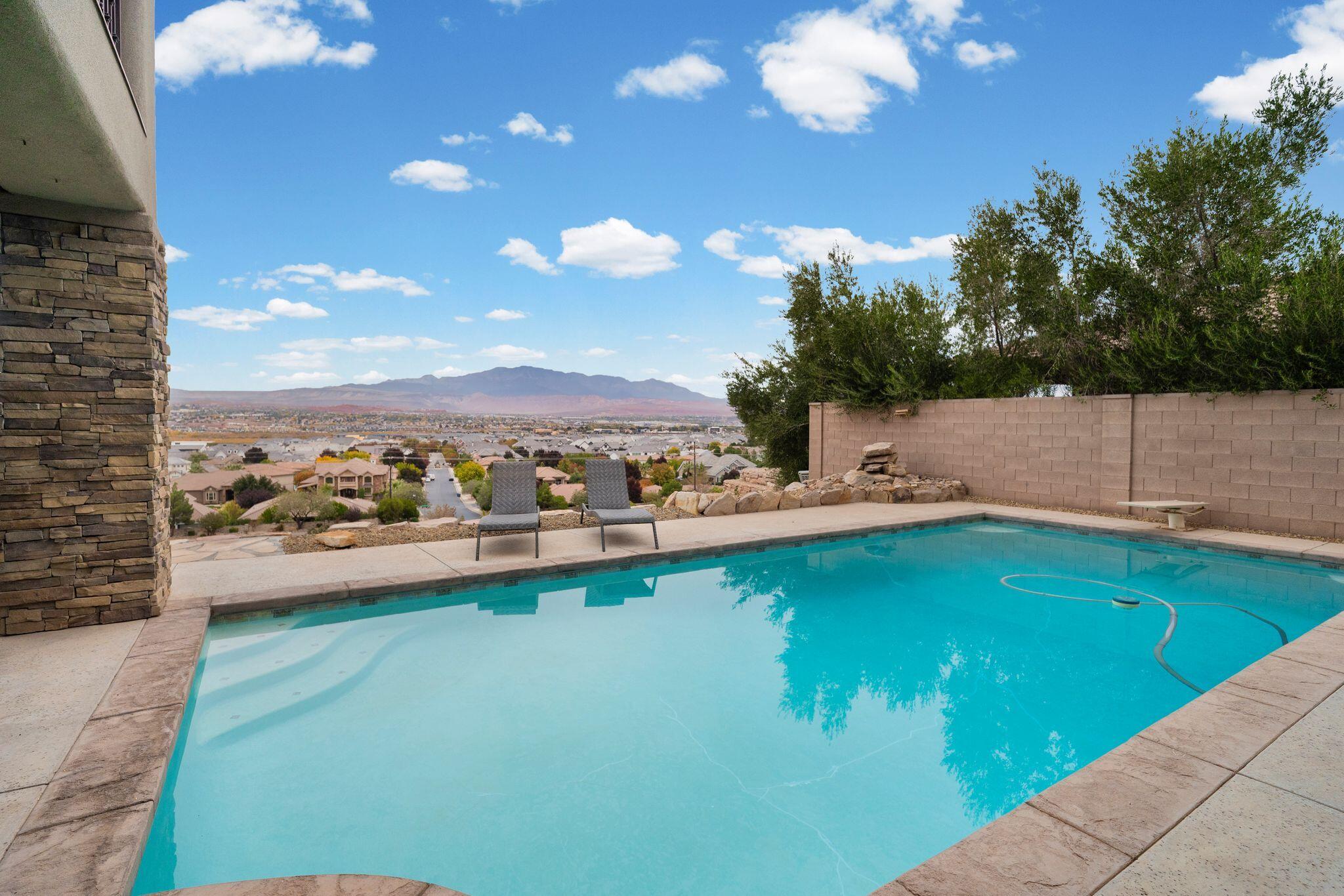 VIEWS AT STONE MOUNTAIN - Residential