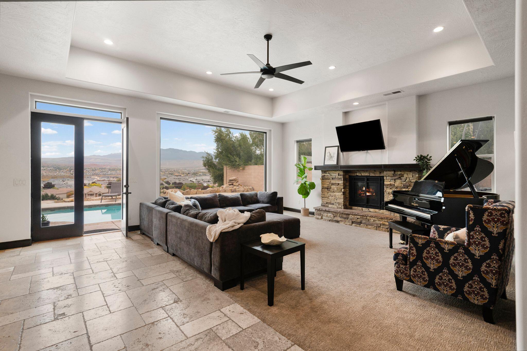 VIEWS AT STONE MOUNTAIN - Residential