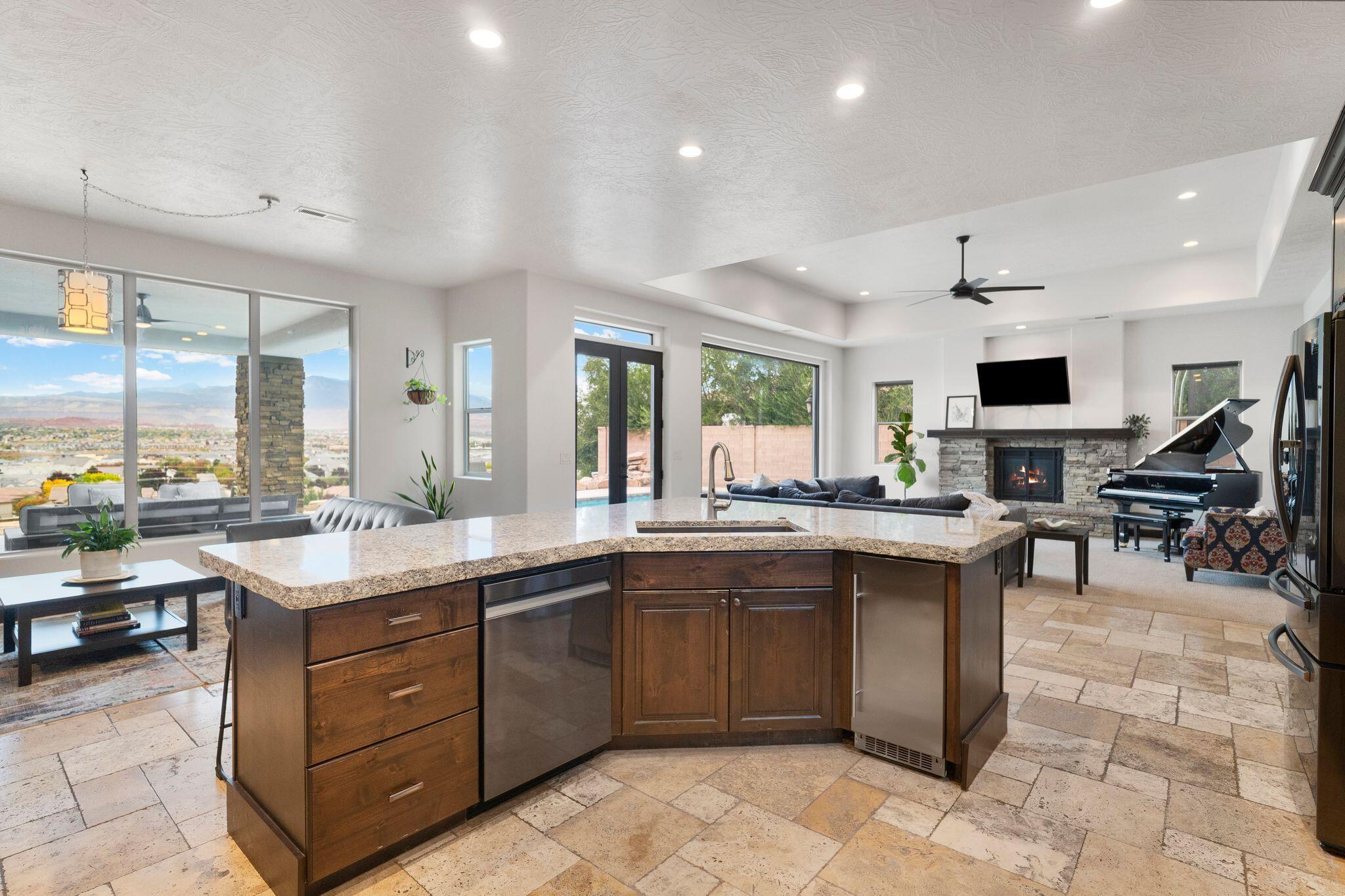 VIEWS AT STONE MOUNTAIN - Residential