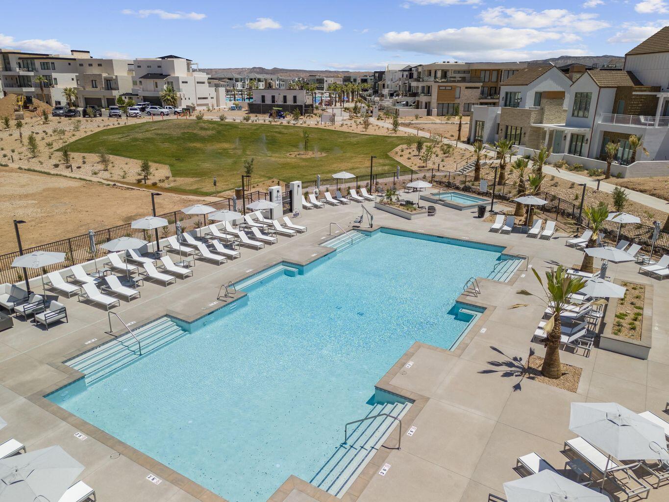 DESERT COLOR RESORT - Land