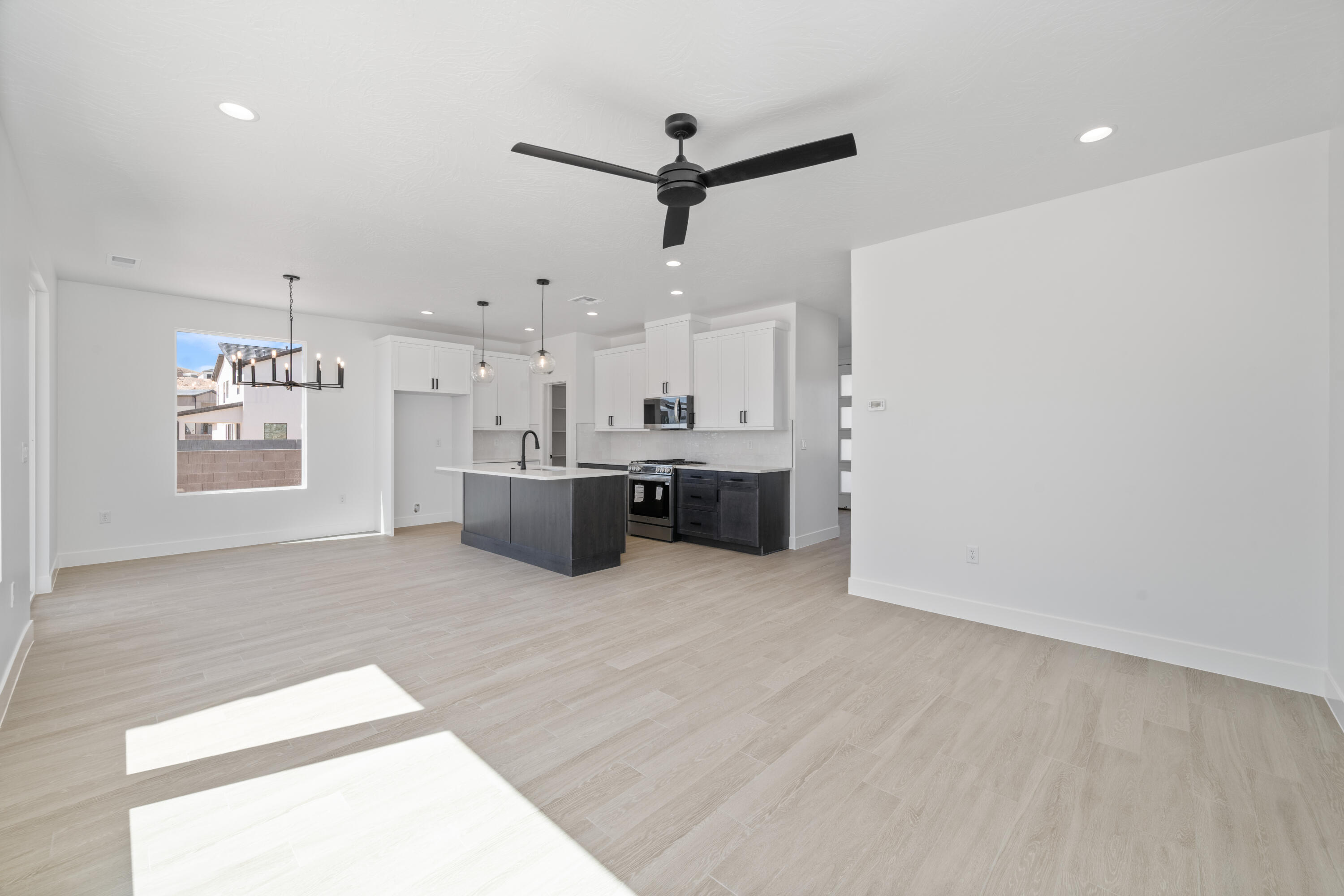 SCENIC POINTE - Residential