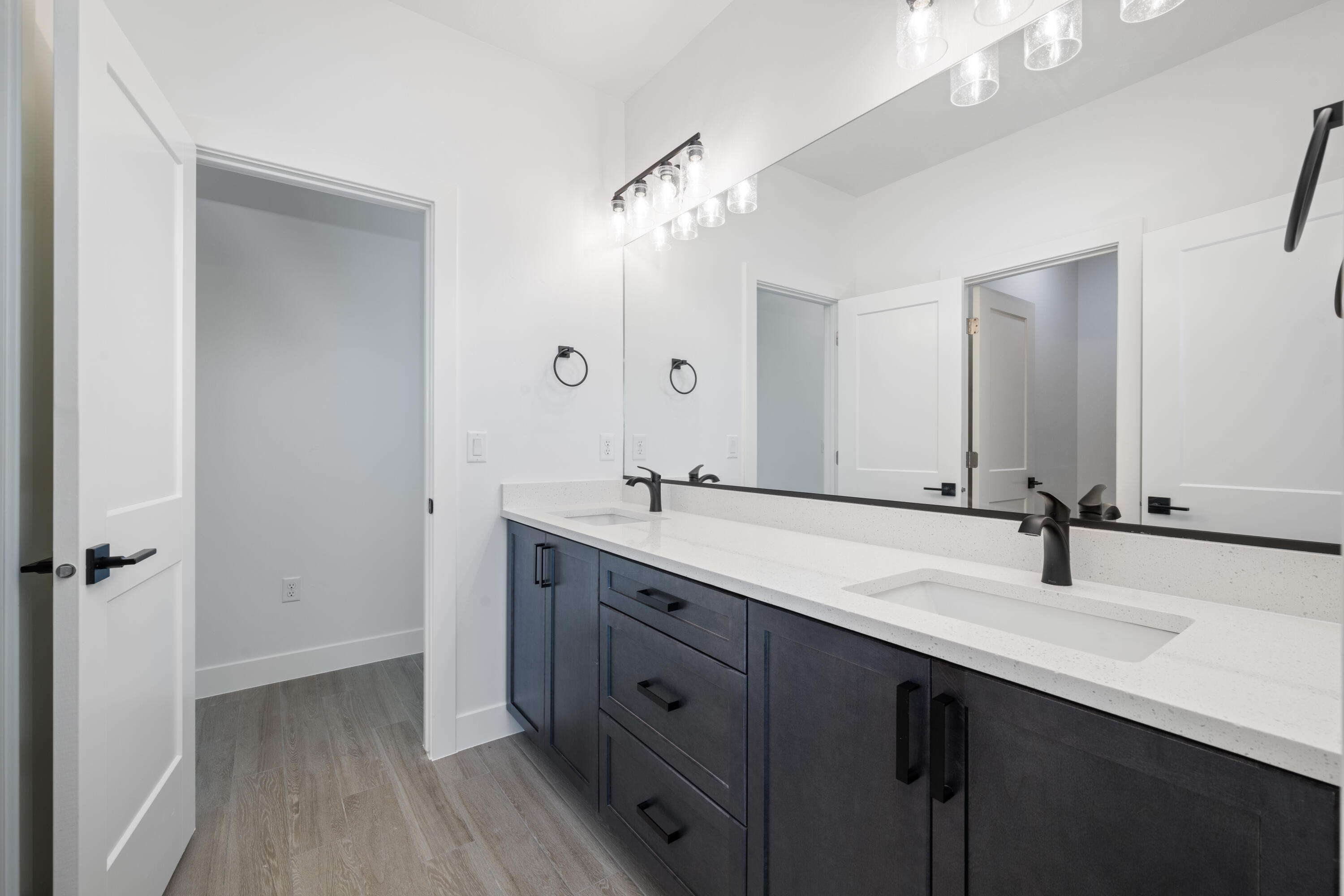 SCENIC POINTE - Residential