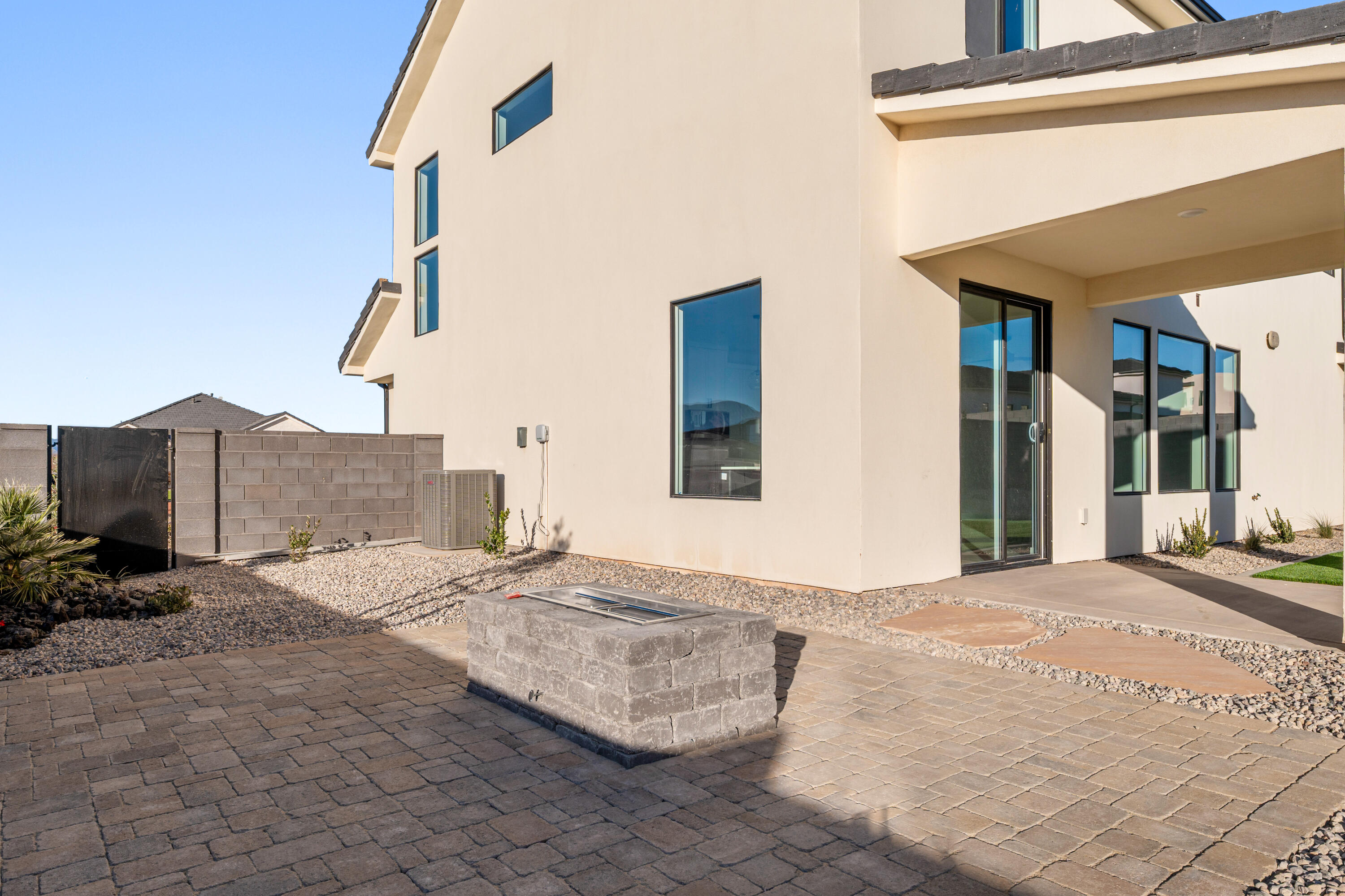 SCENIC POINTE - Residential