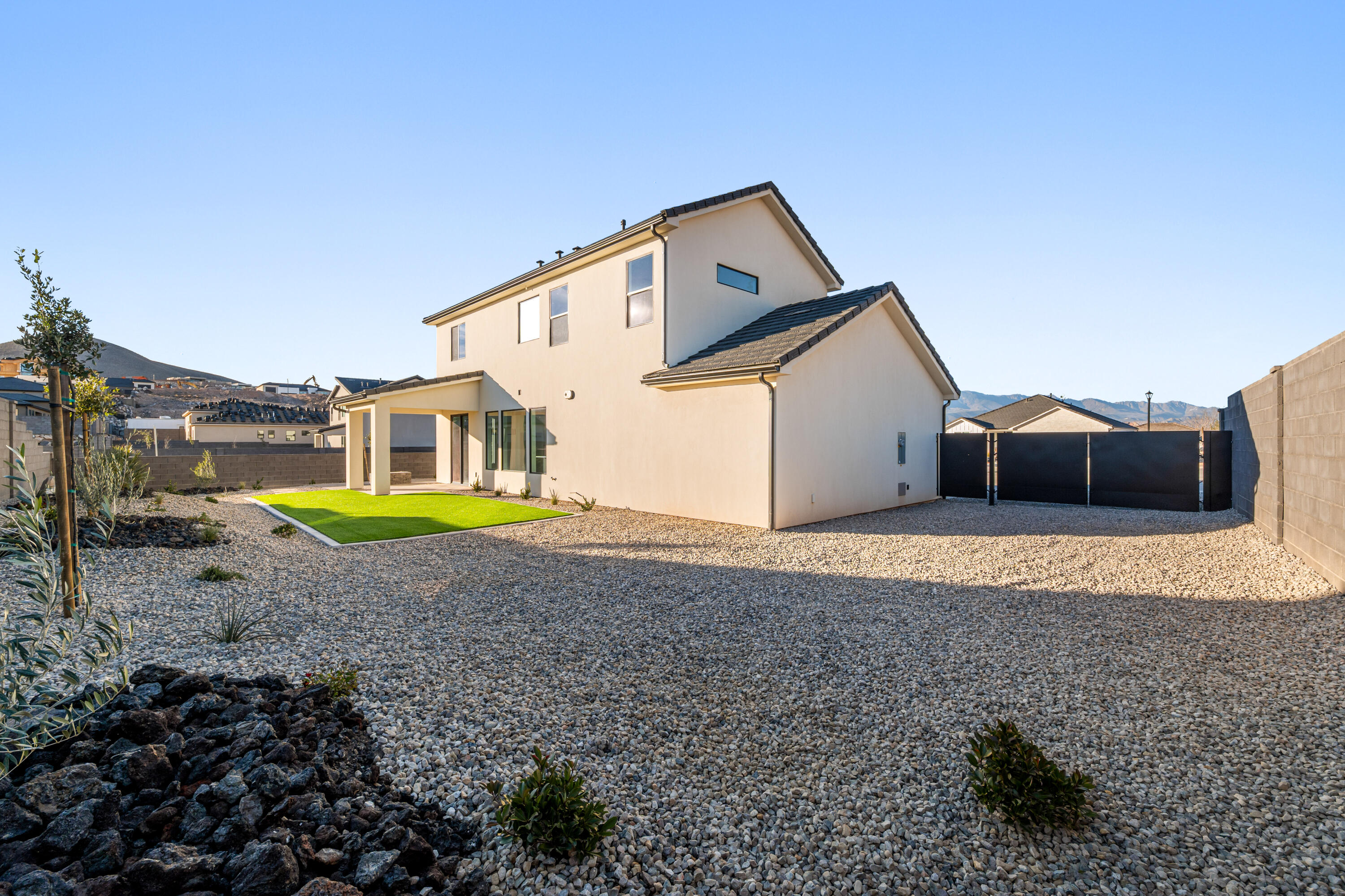 SCENIC POINTE - Residential