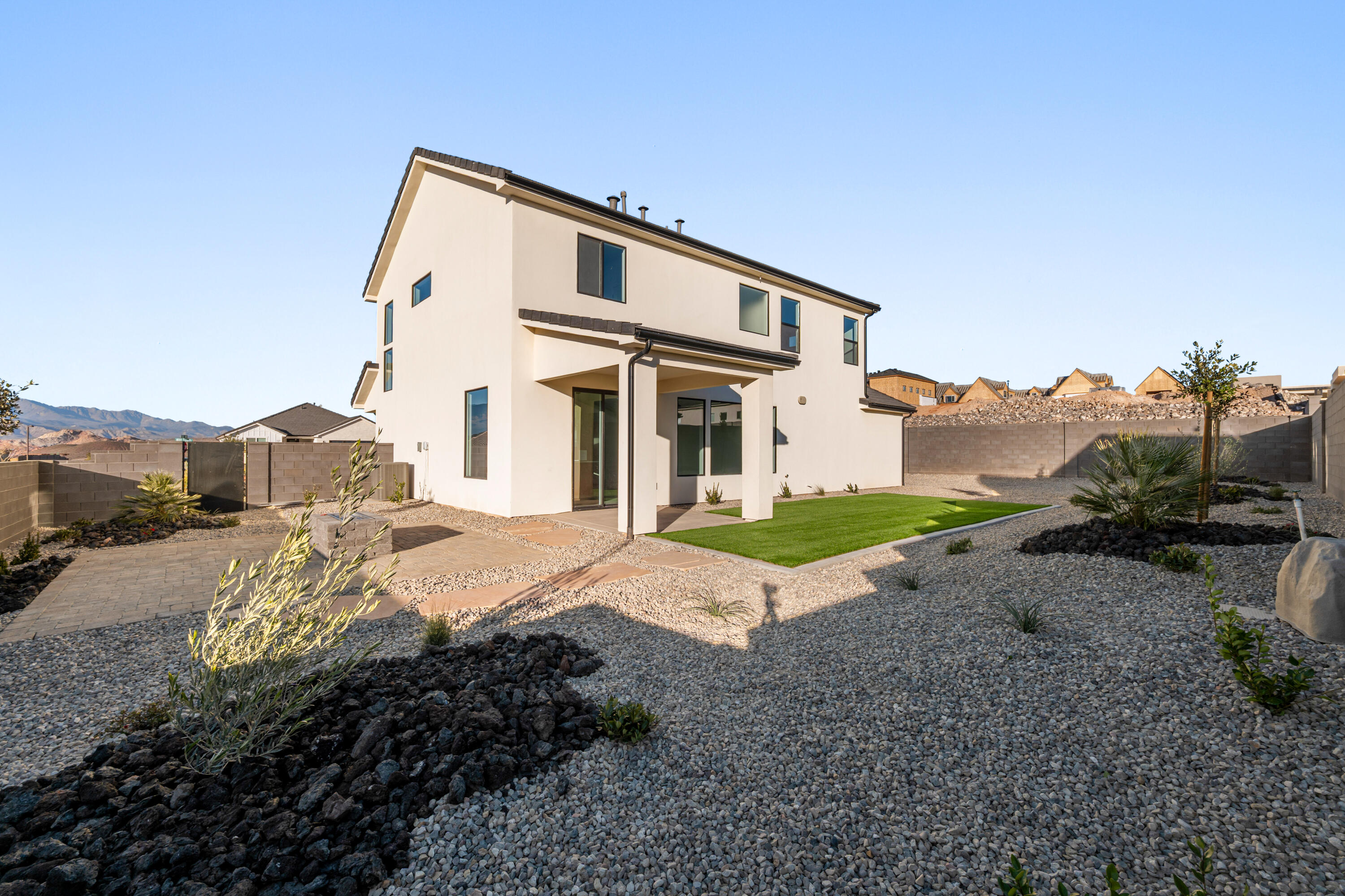 SCENIC POINTE - Residential