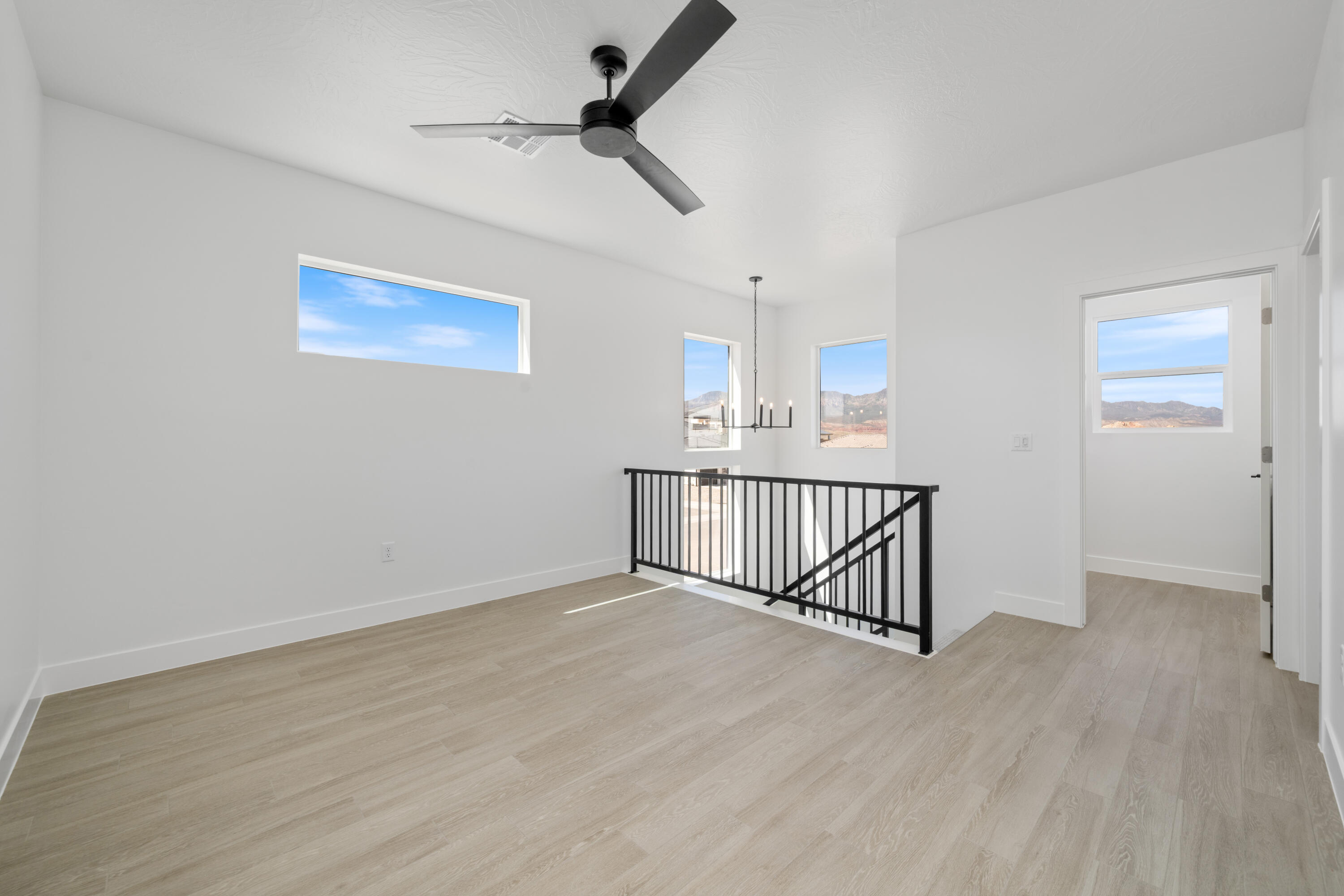 SCENIC POINTE - Residential