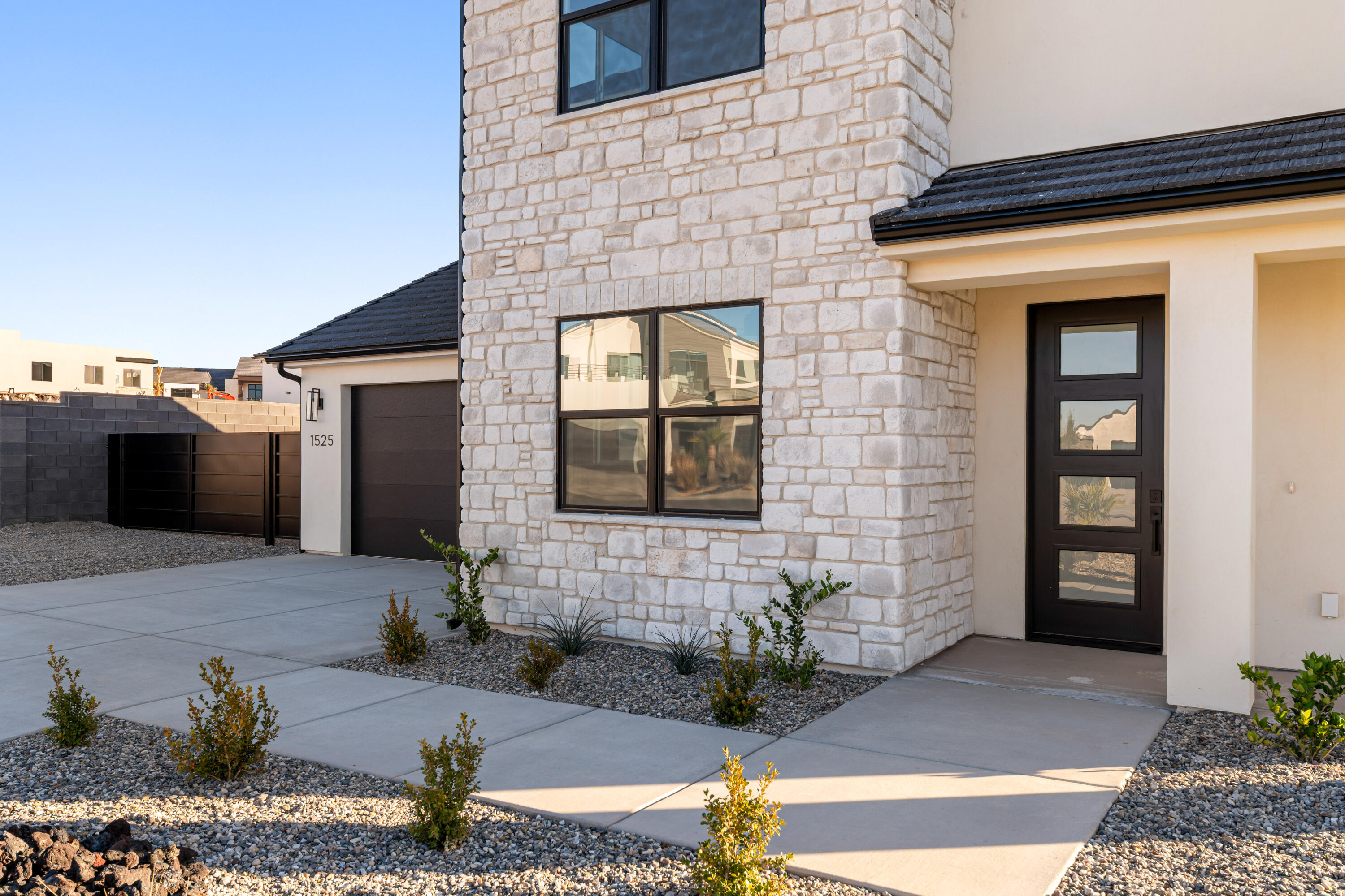 SCENIC POINTE - Residential