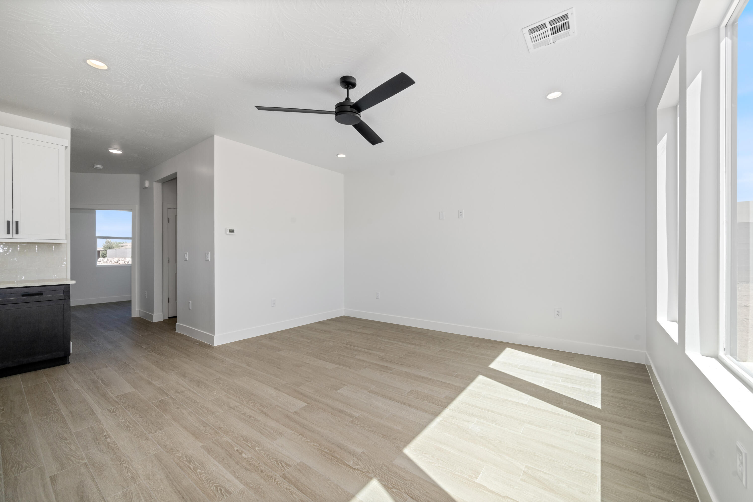 SCENIC POINTE - Residential