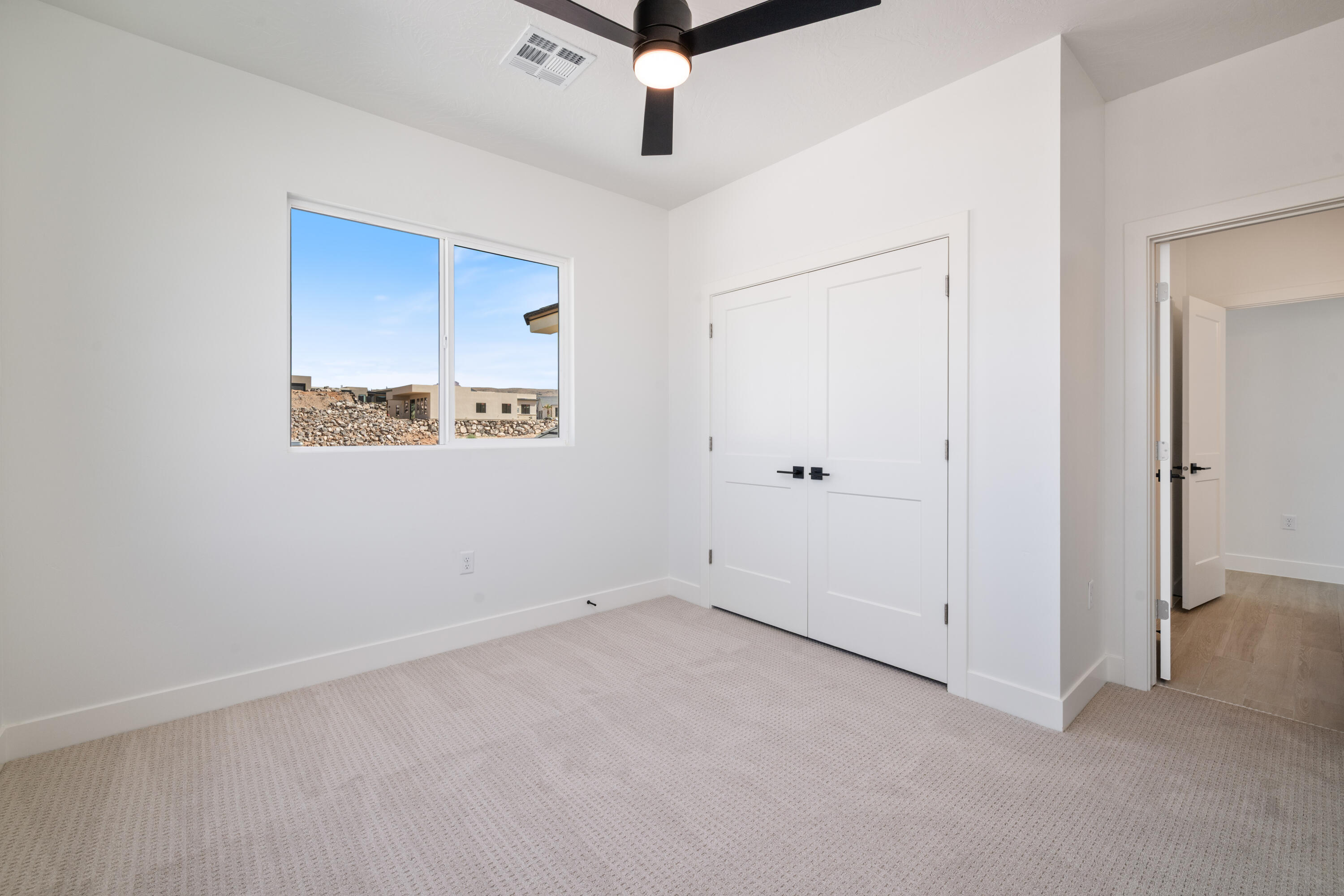 SCENIC POINTE - Residential