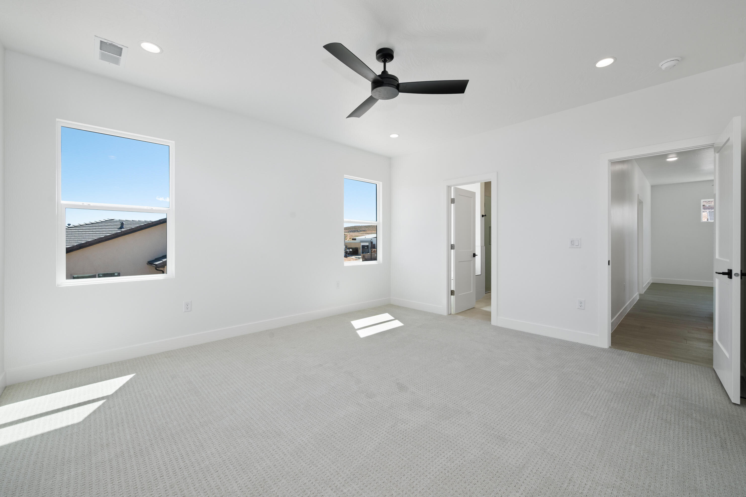 SCENIC POINTE - Residential