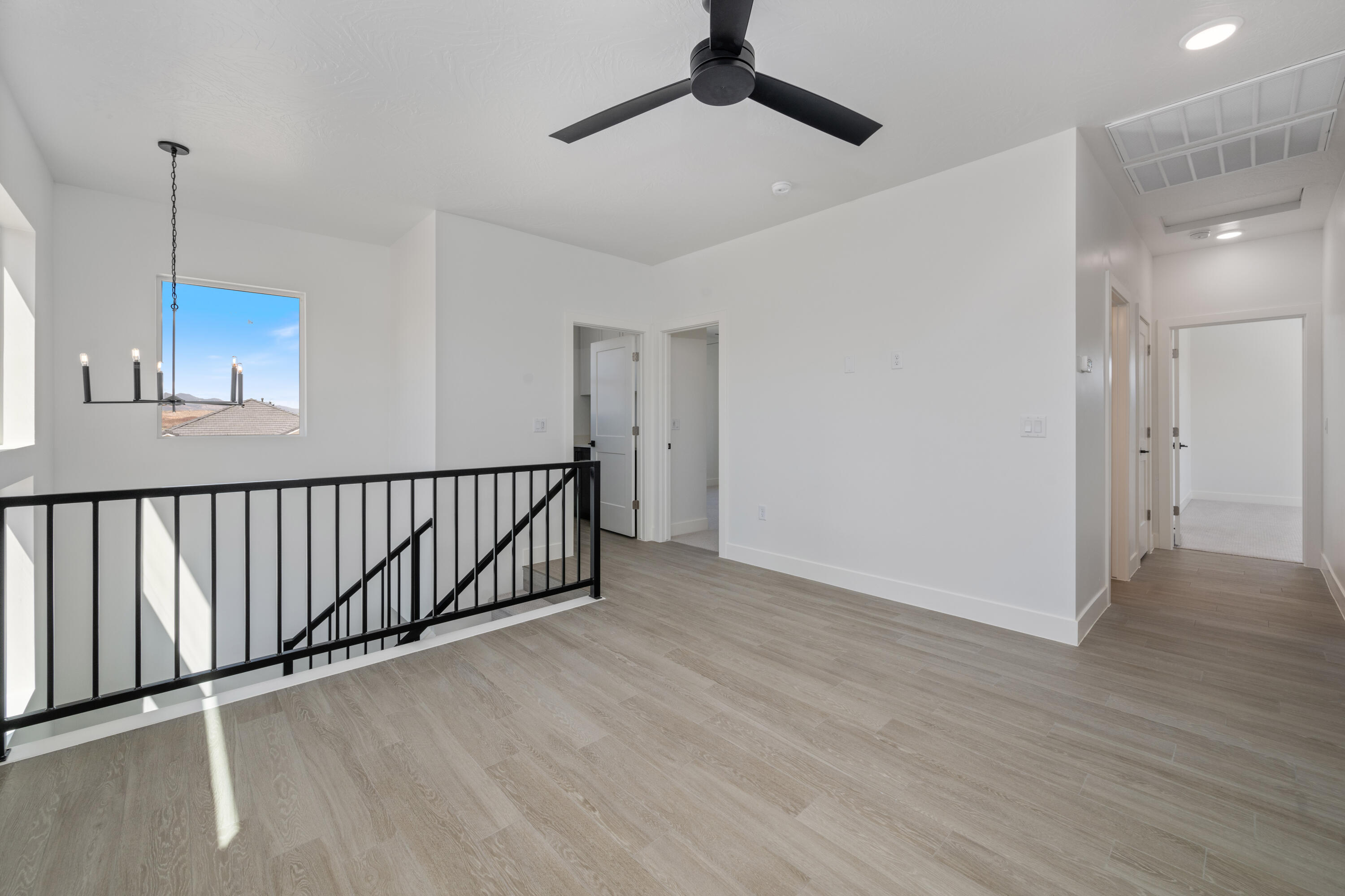 SCENIC POINTE - Residential