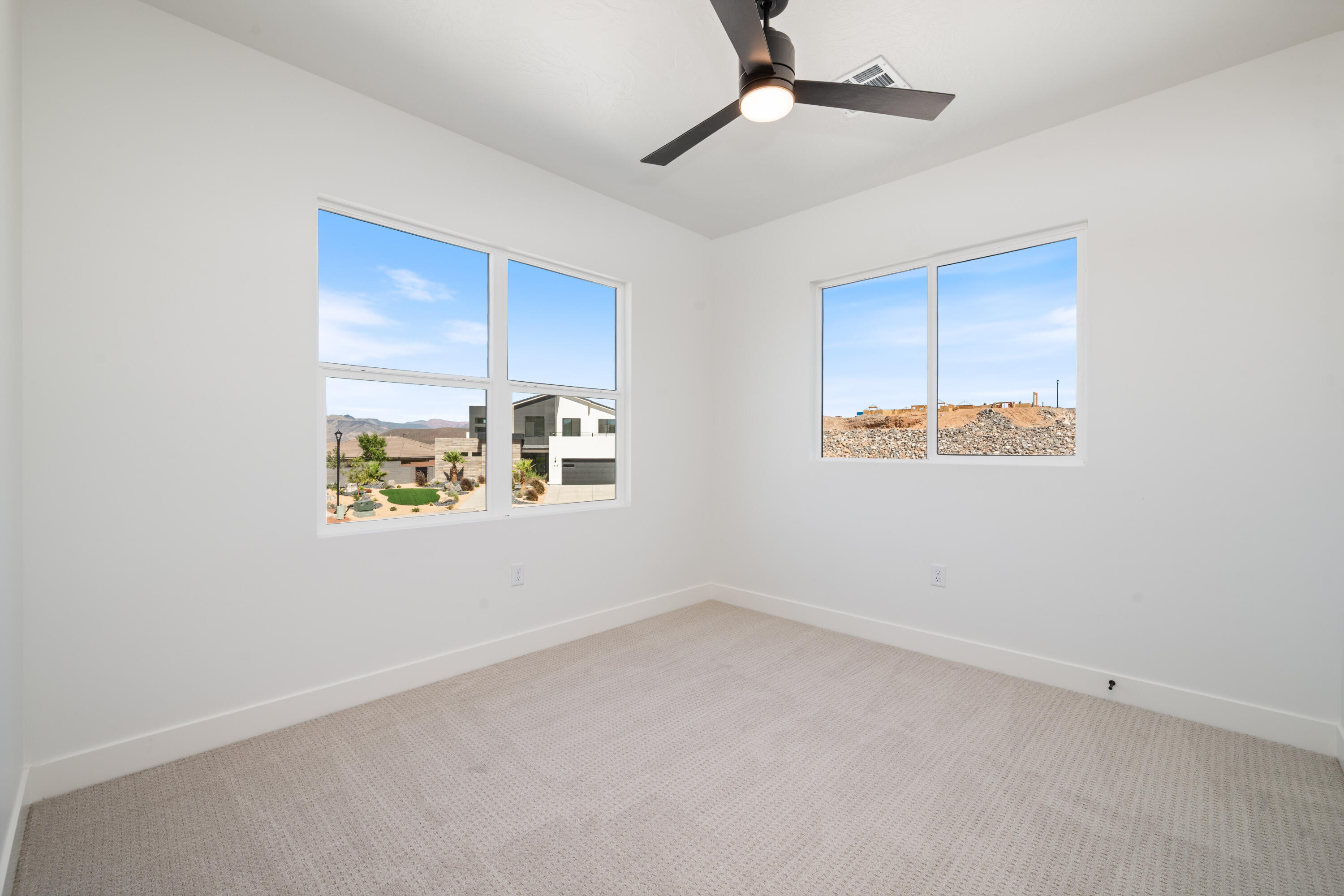 SCENIC POINTE - Residential