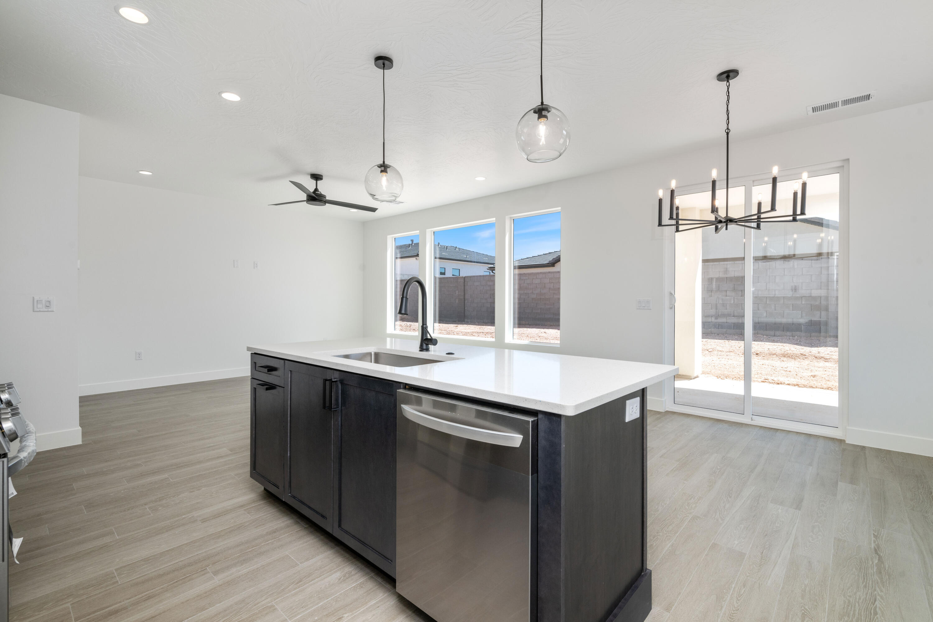 SCENIC POINTE - Residential