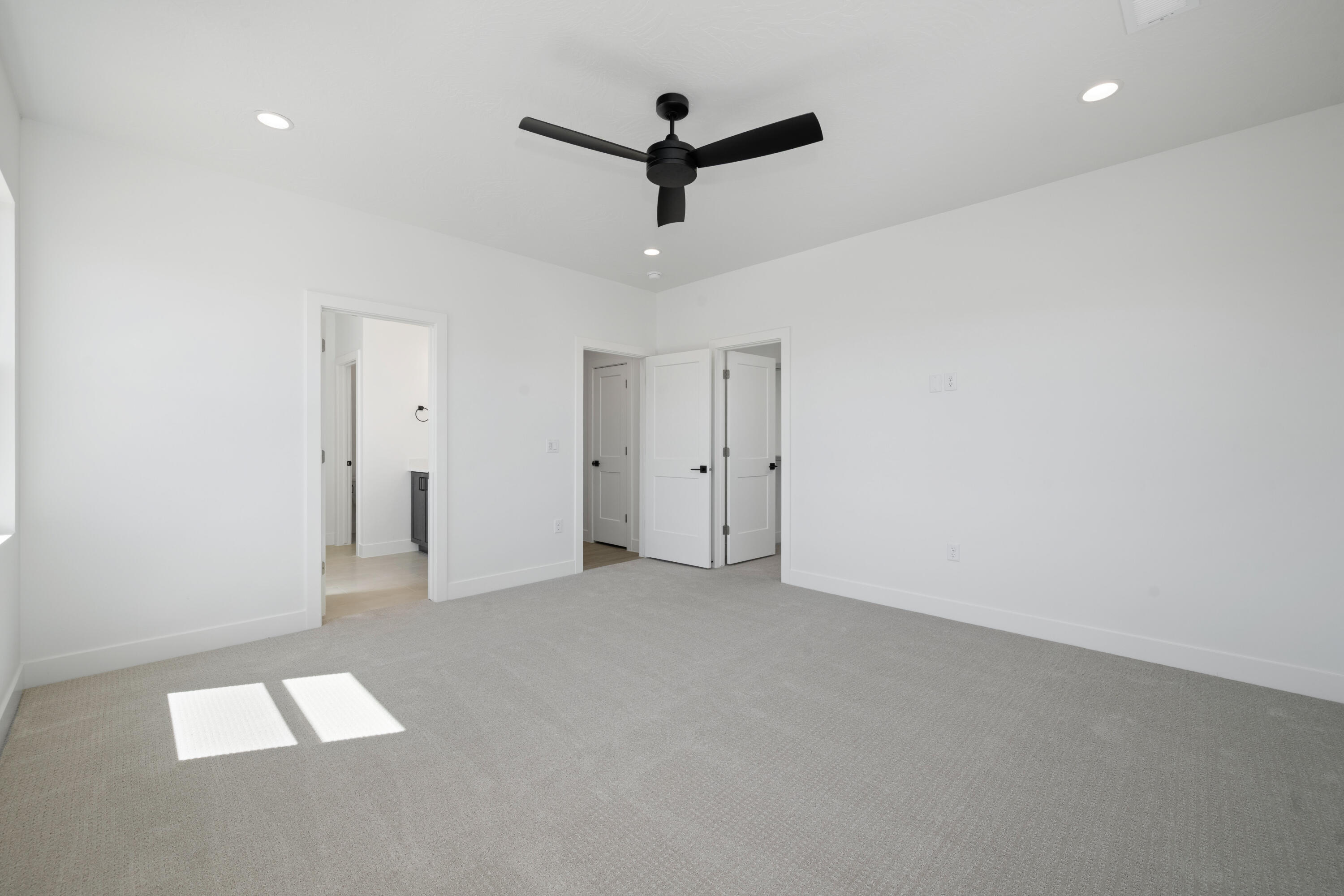 SCENIC POINTE - Residential