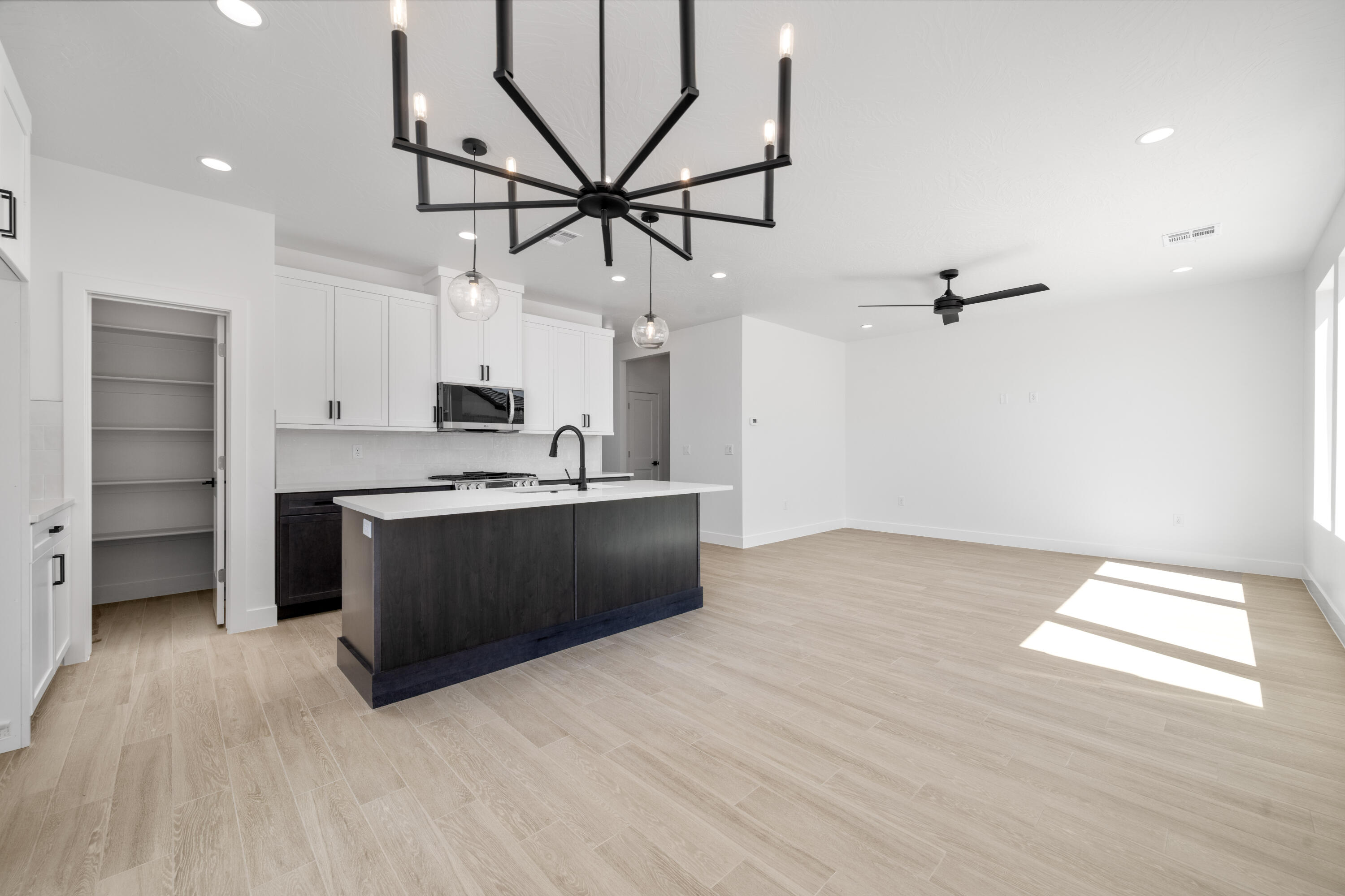 SCENIC POINTE - Residential