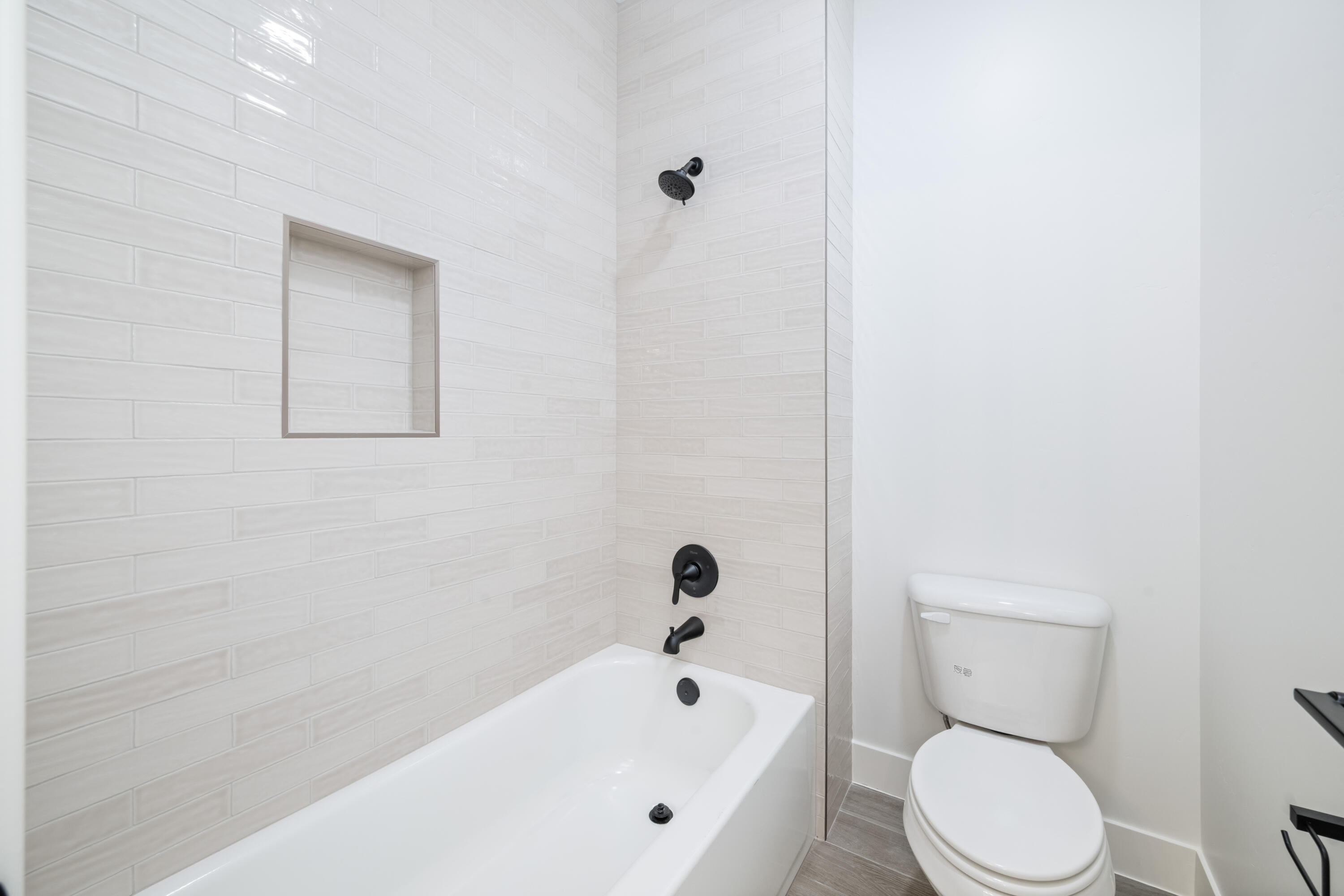 SCENIC POINTE - Residential